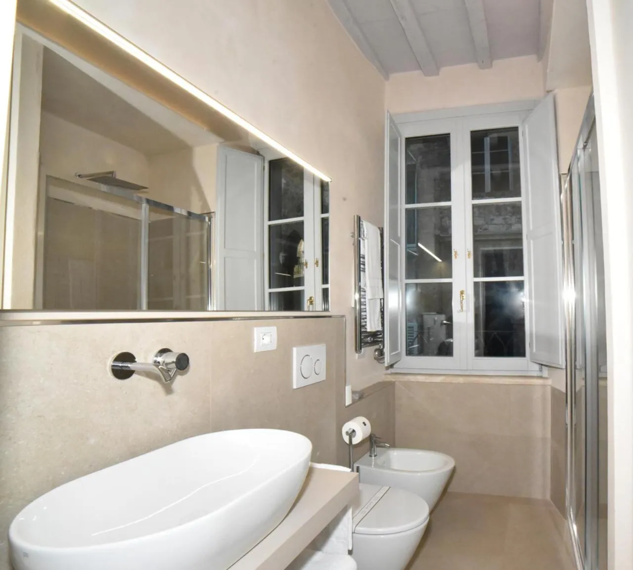 Shower in B&B Il Corso