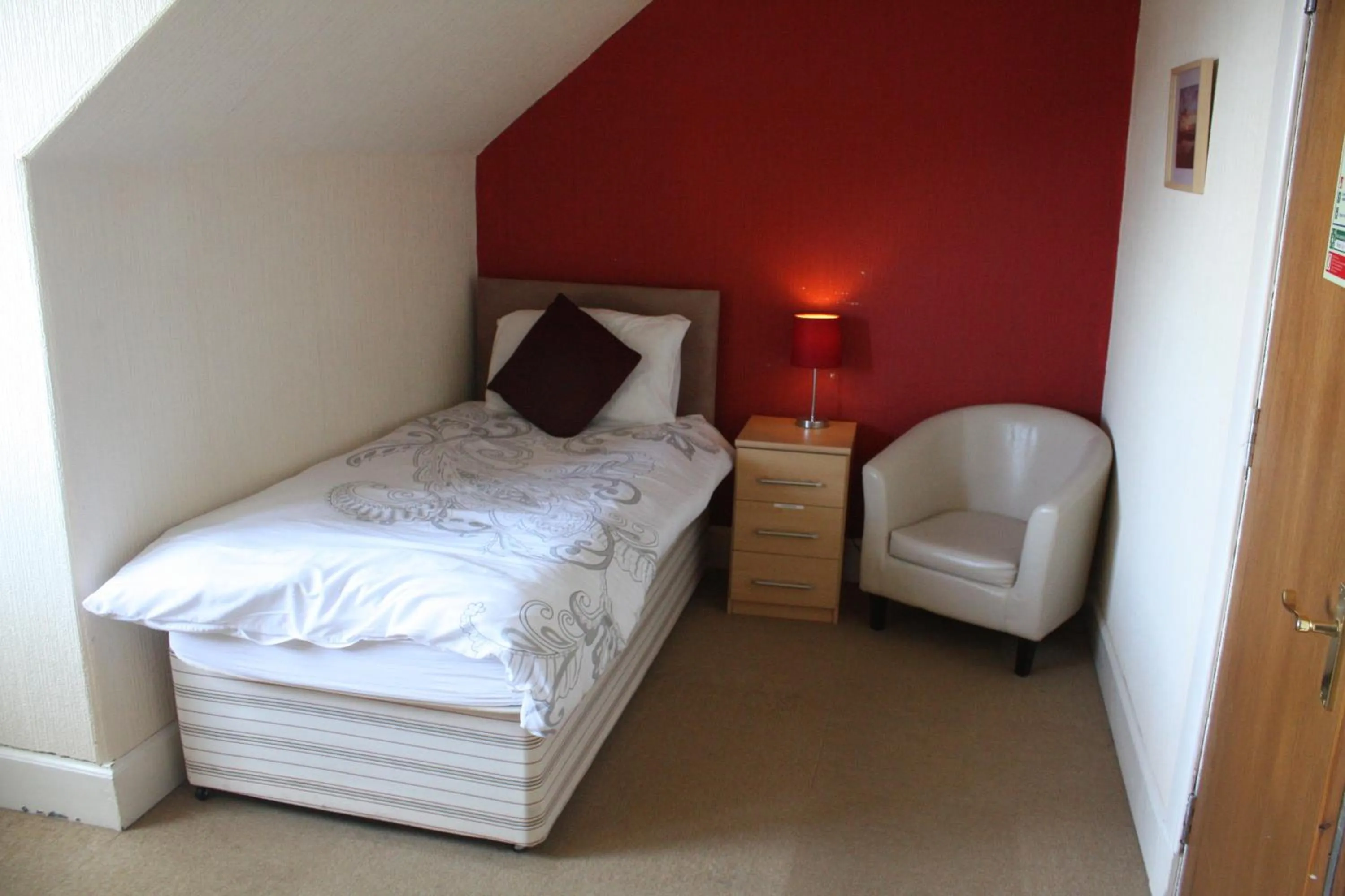 Photo of the whole room, Bed in Harbour House Bed & Breakfast - Wick
