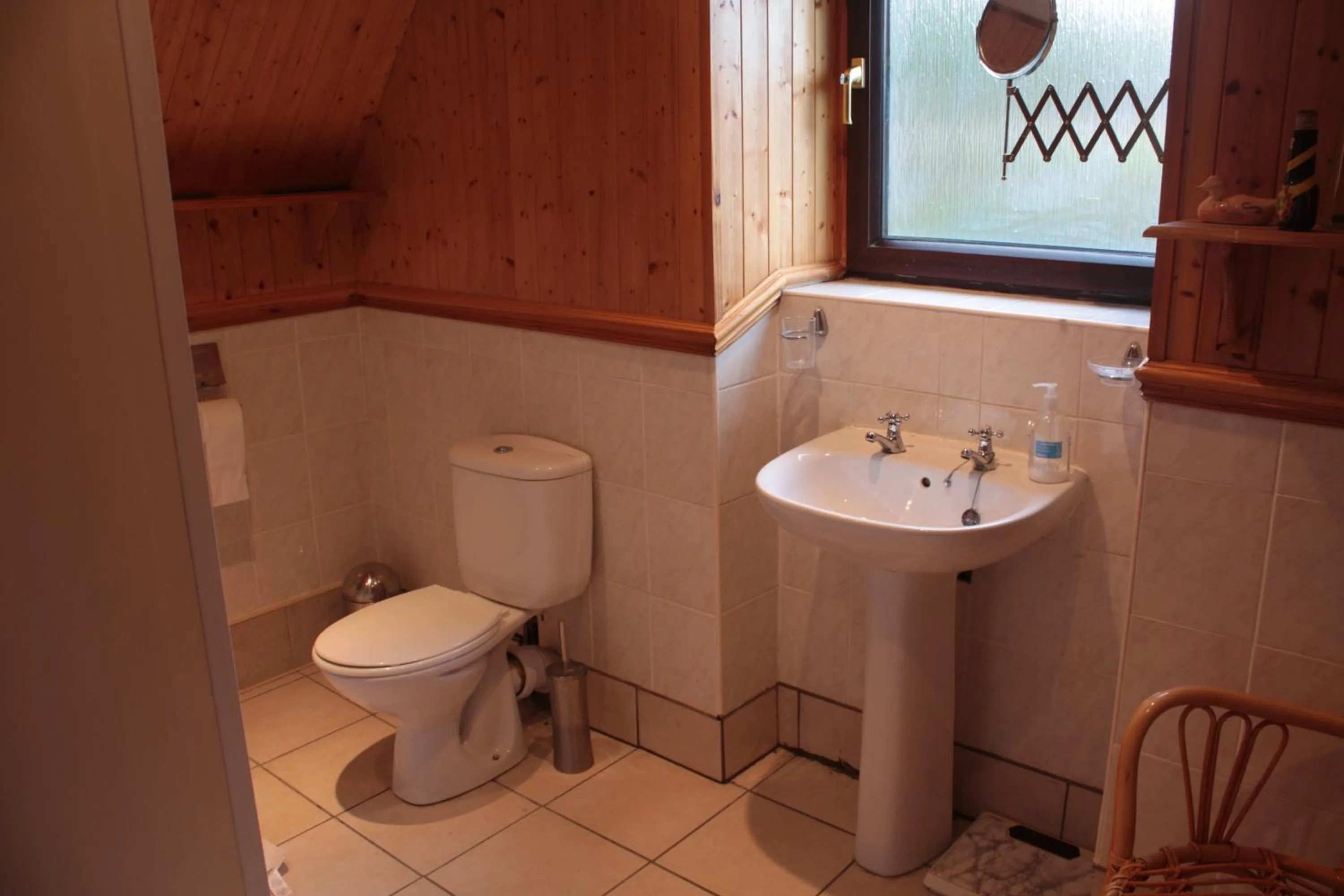 Bathroom in Harbour House Bed & Breakfast - Wick