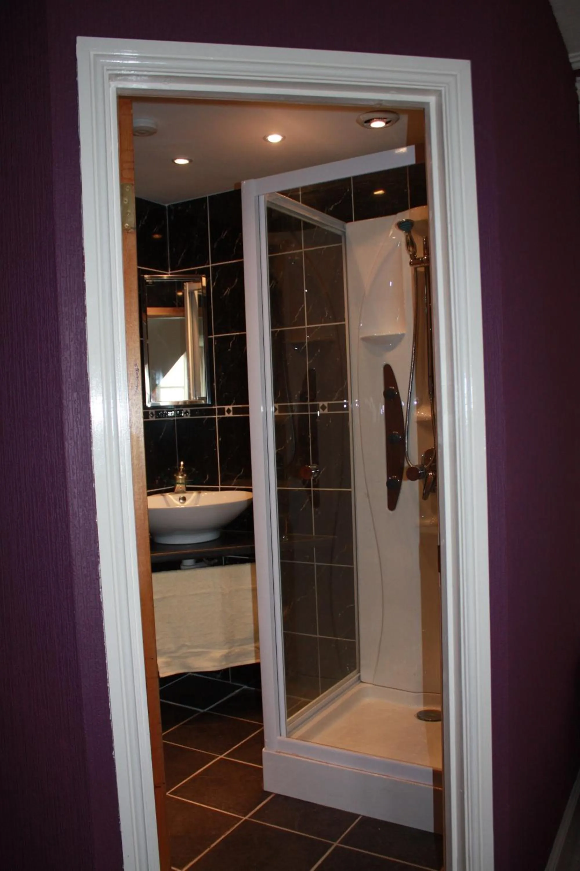 Bathroom in Harbour House Bed & Breakfast - Wick