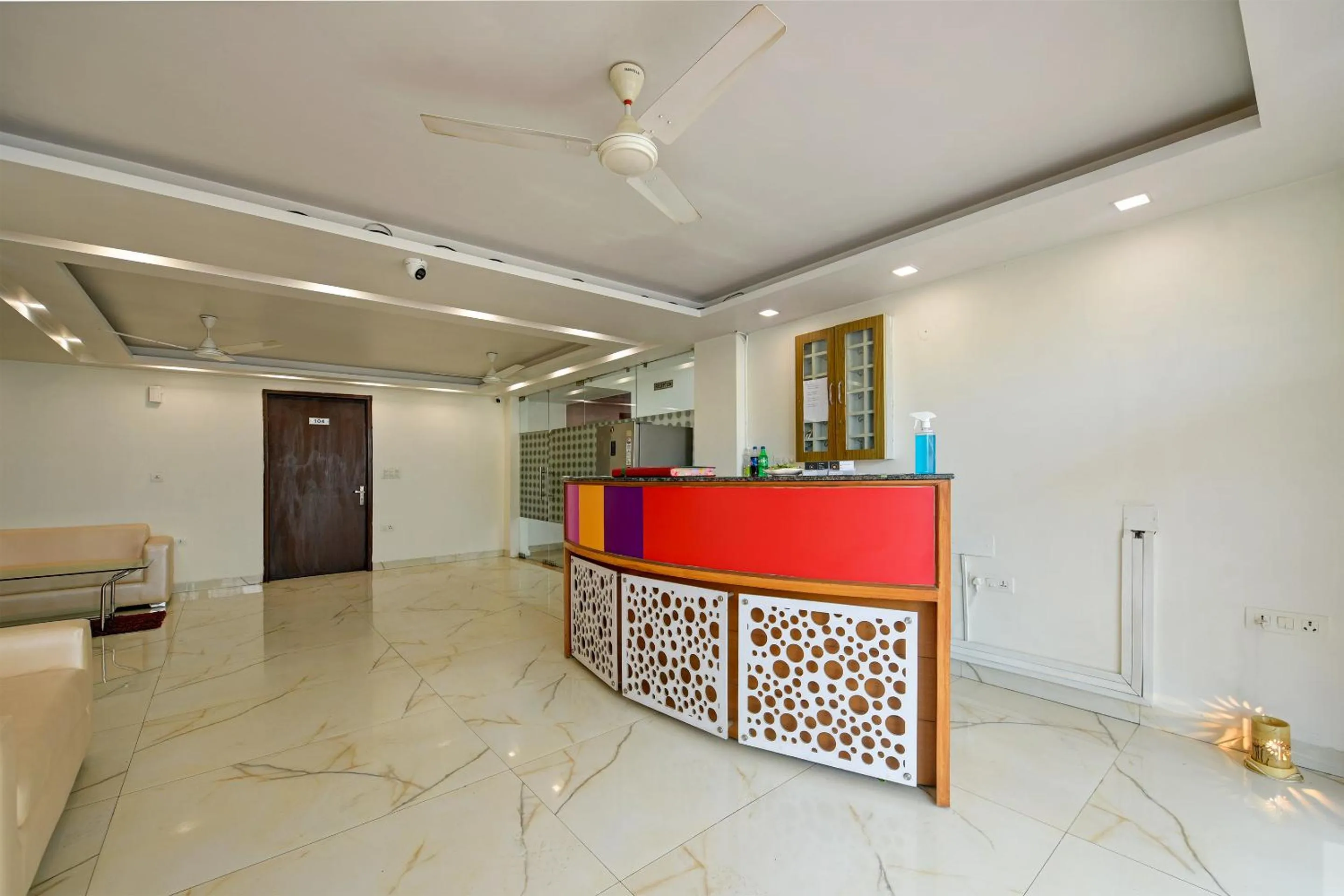 Lobby or reception in Hotel Leaf 9 Boutique, Near Golf Course Road and Galleria Market