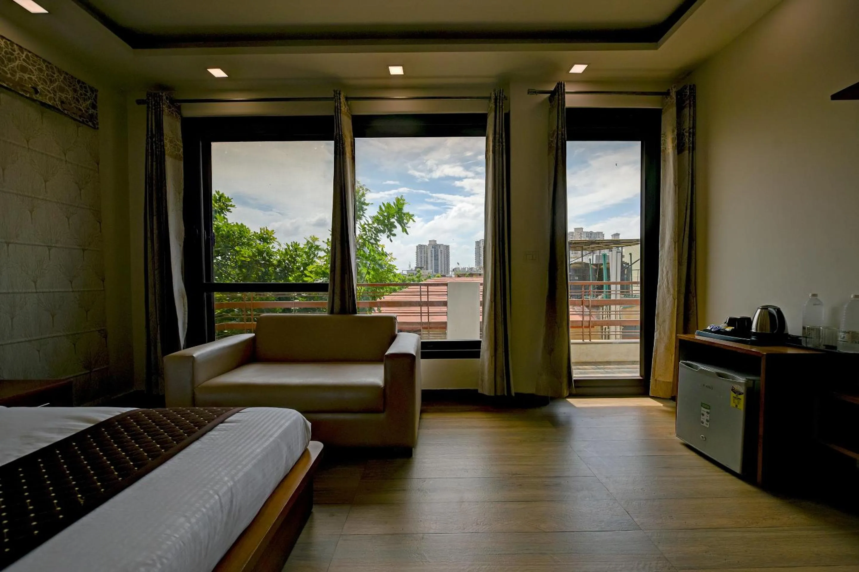 Bed in Hotel Leaf 9 Boutique, Near Golf Course Road and Galleria Market