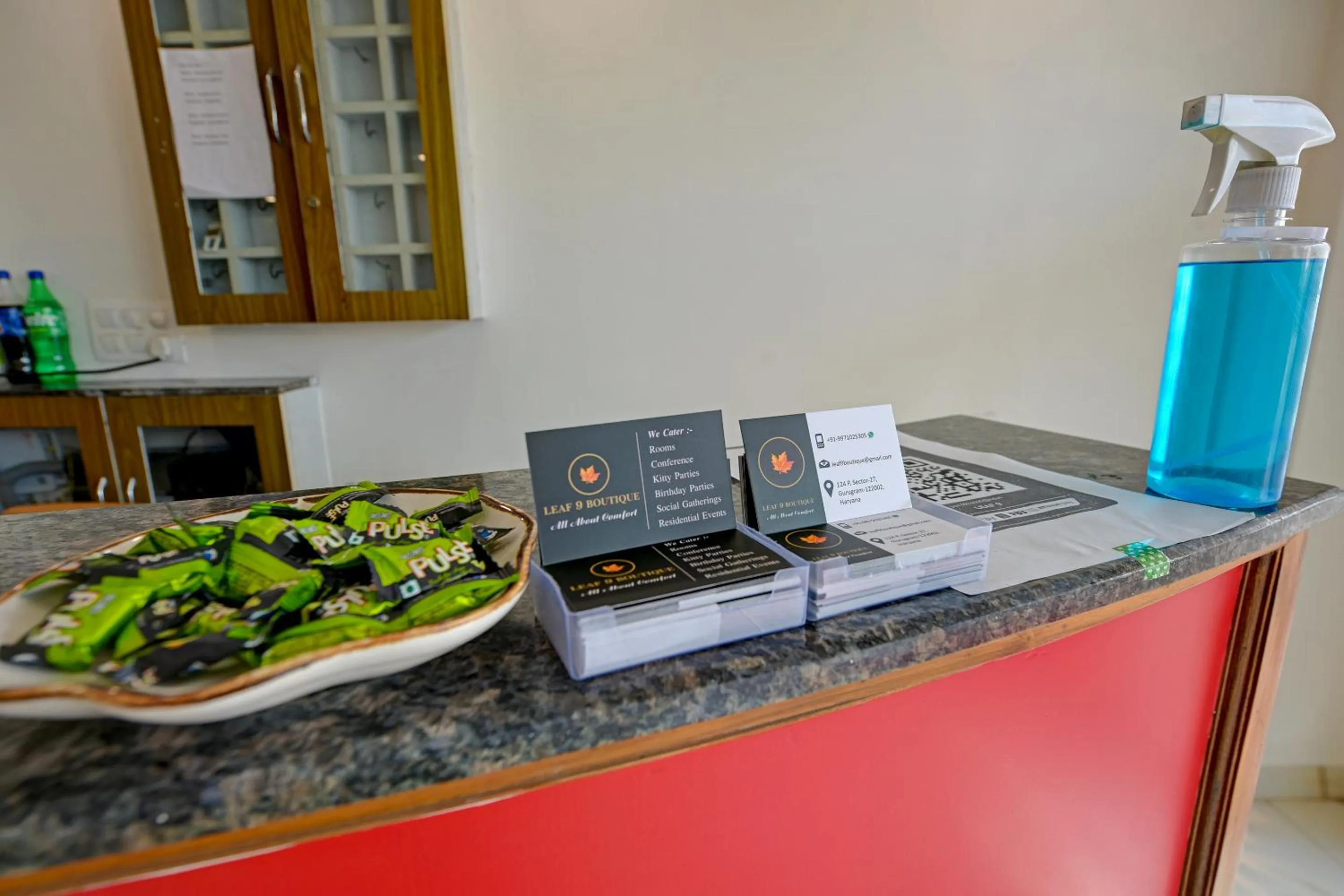 Lobby or reception in Hotel Leaf 9 Boutique, Near Golf Course Road and Galleria Market