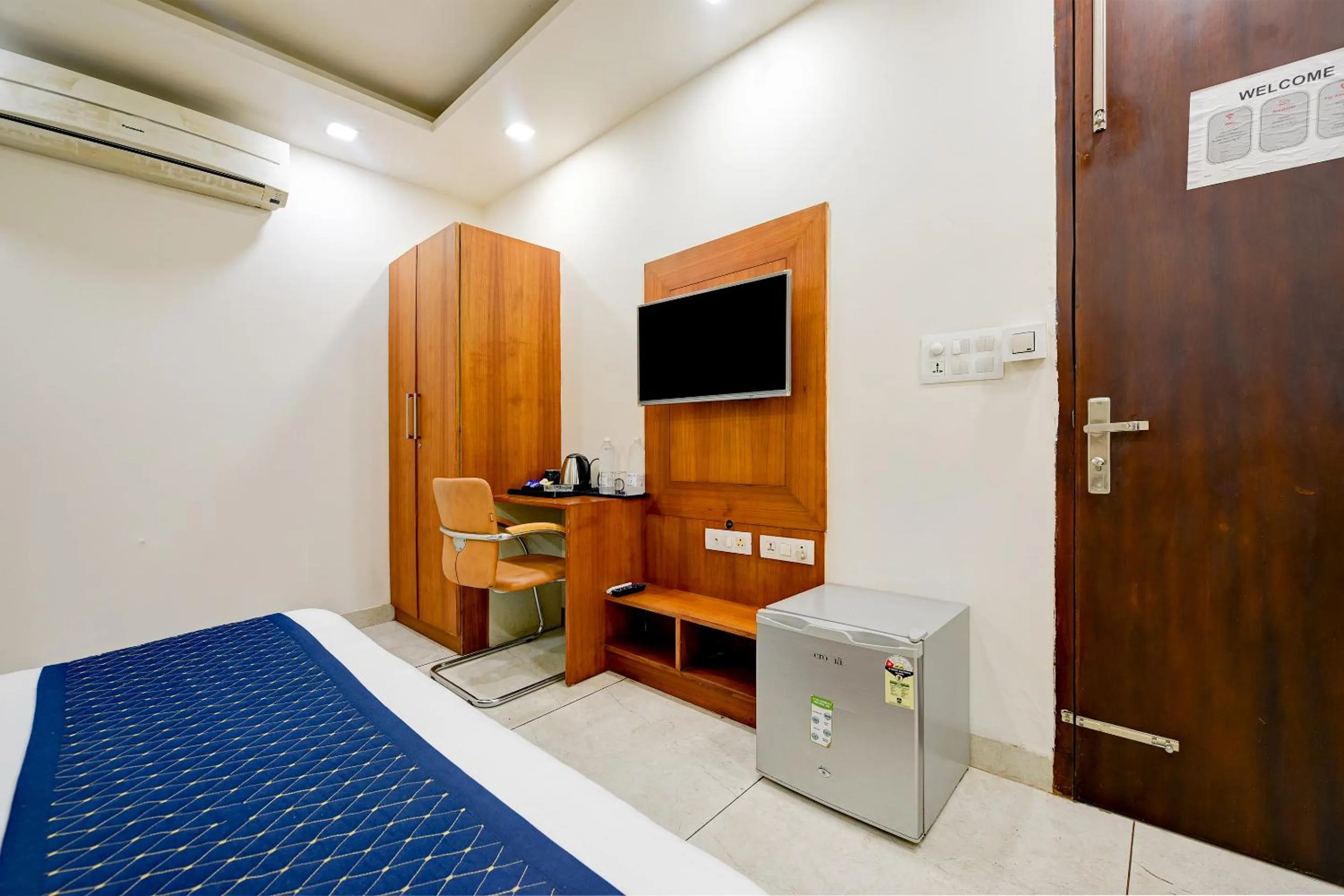 Bed in Hotel Leaf 9 Boutique, Near Golf Course Road and Galleria Market