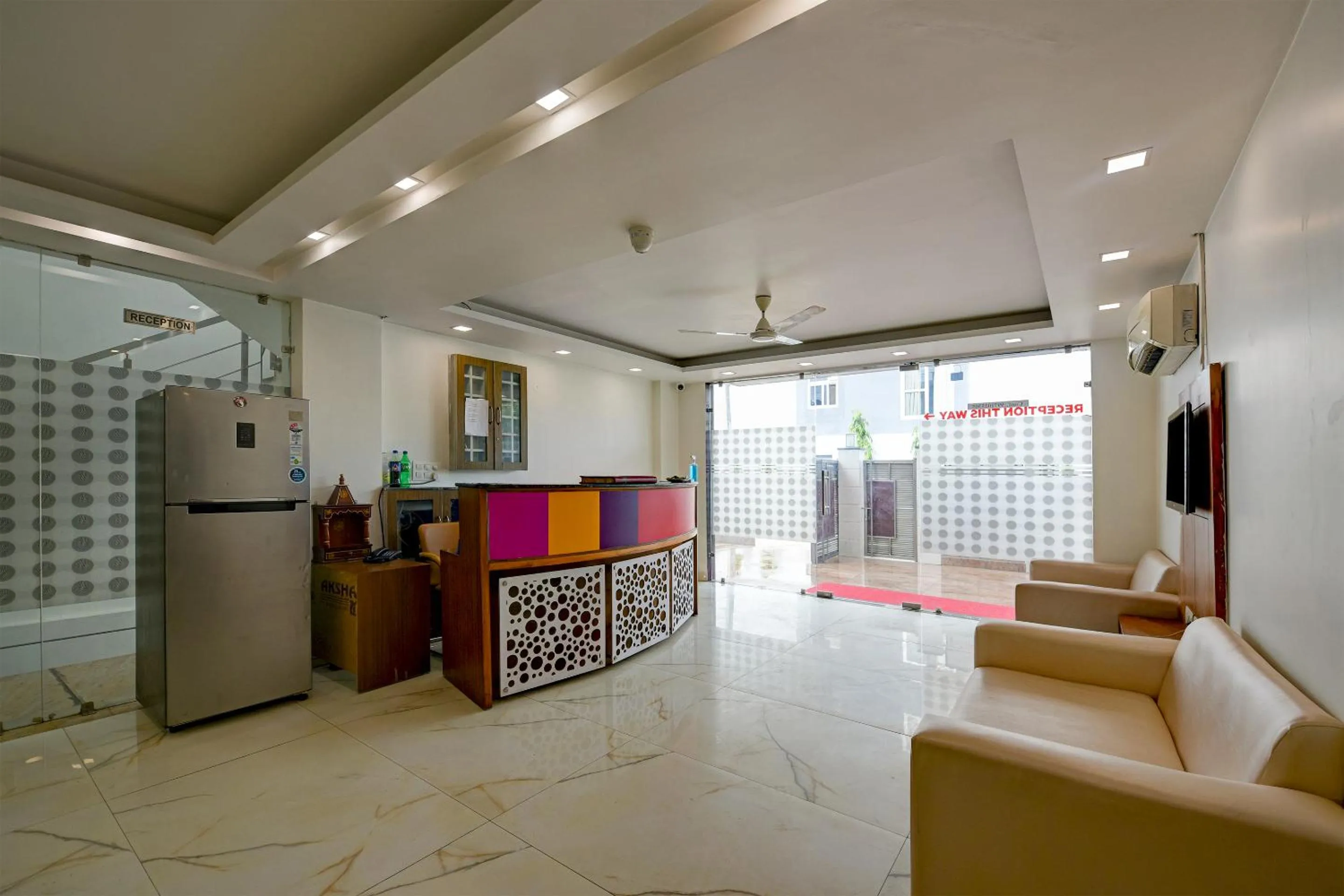 Lobby or reception in Hotel Leaf 9 Boutique, Near Golf Course Road and Galleria Market