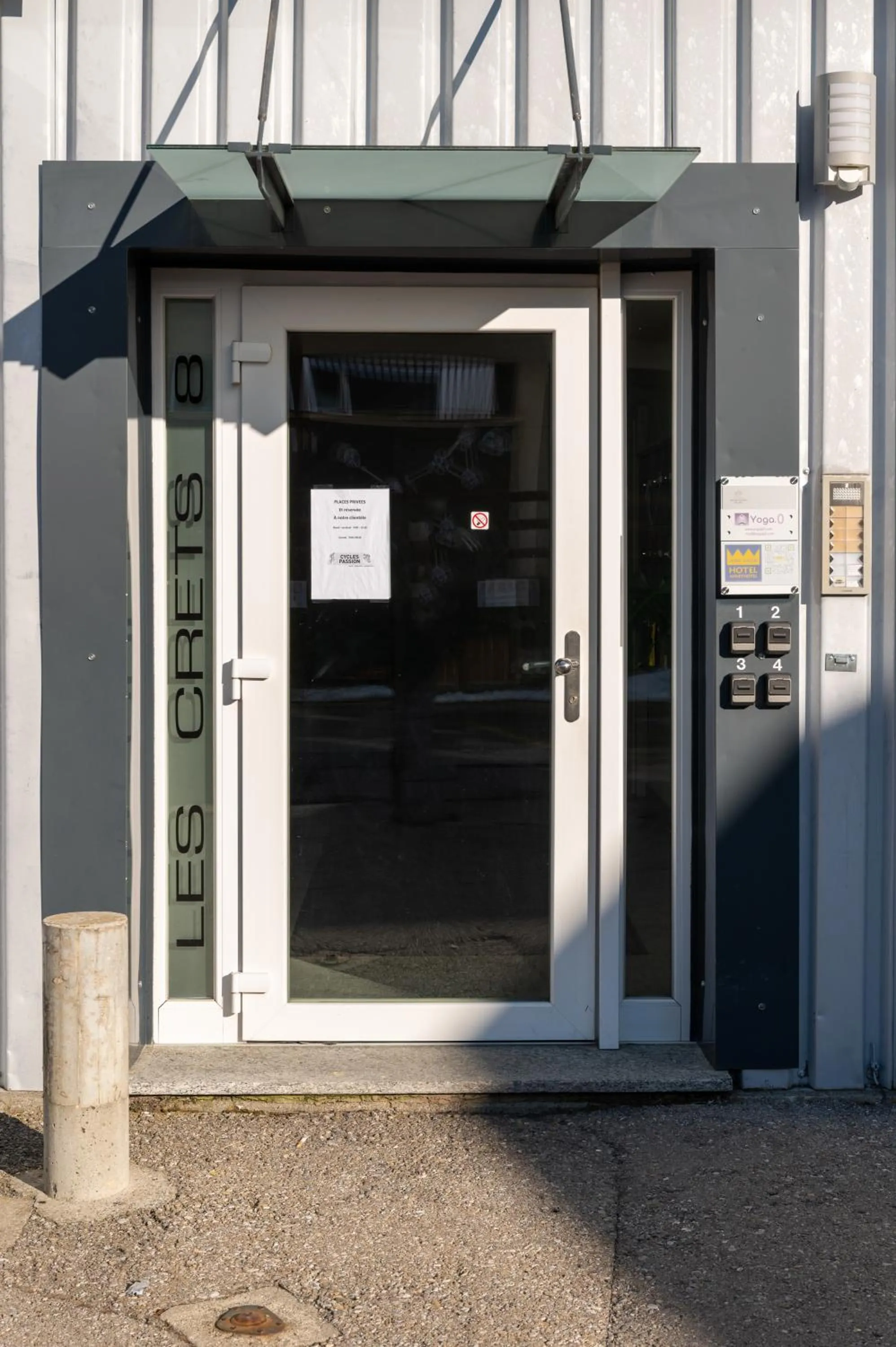 Facade/entrance in Los Lorentes Residences Bulle