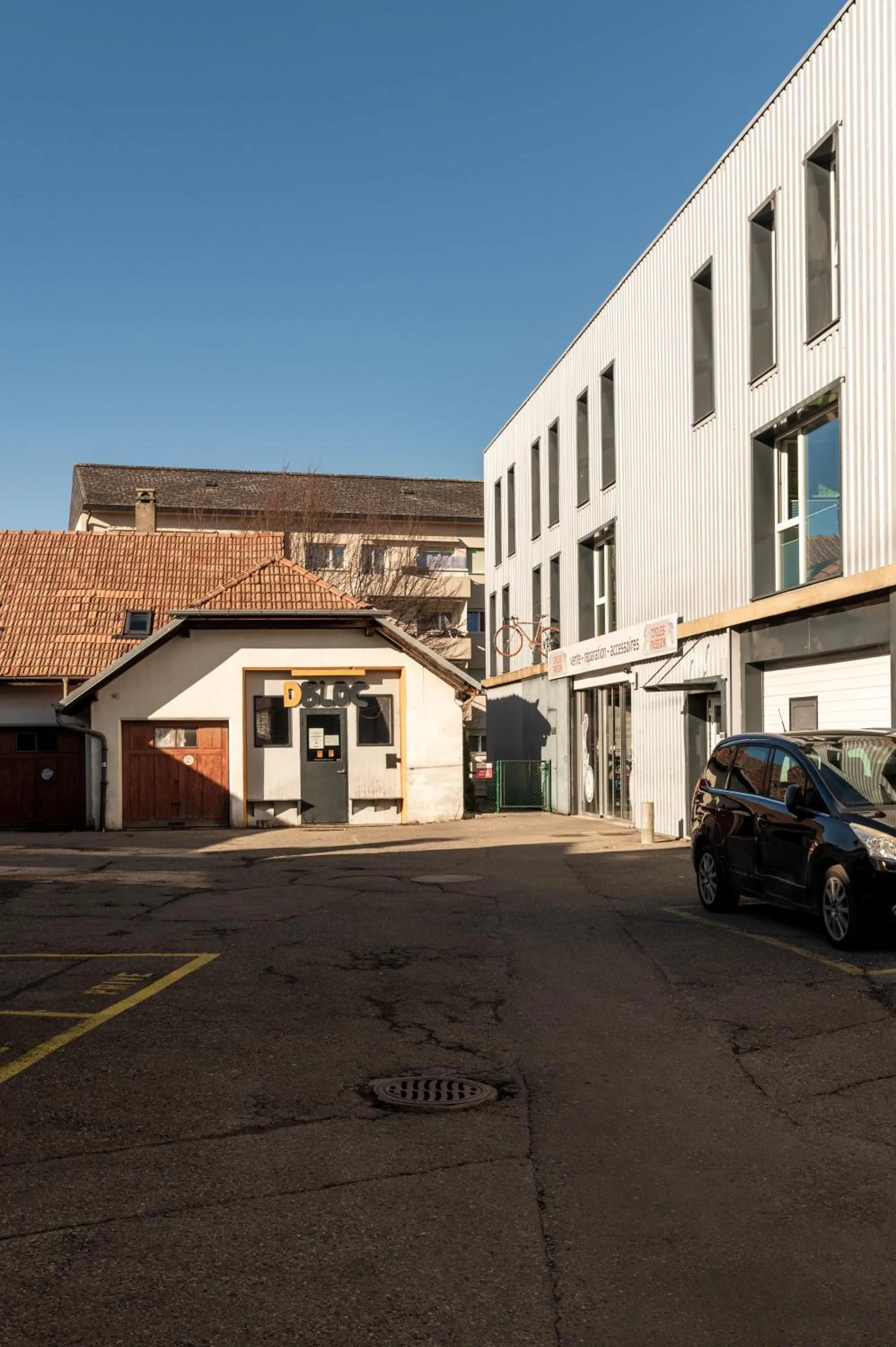 Facade/entrance in Los Lorentes Residences Bulle