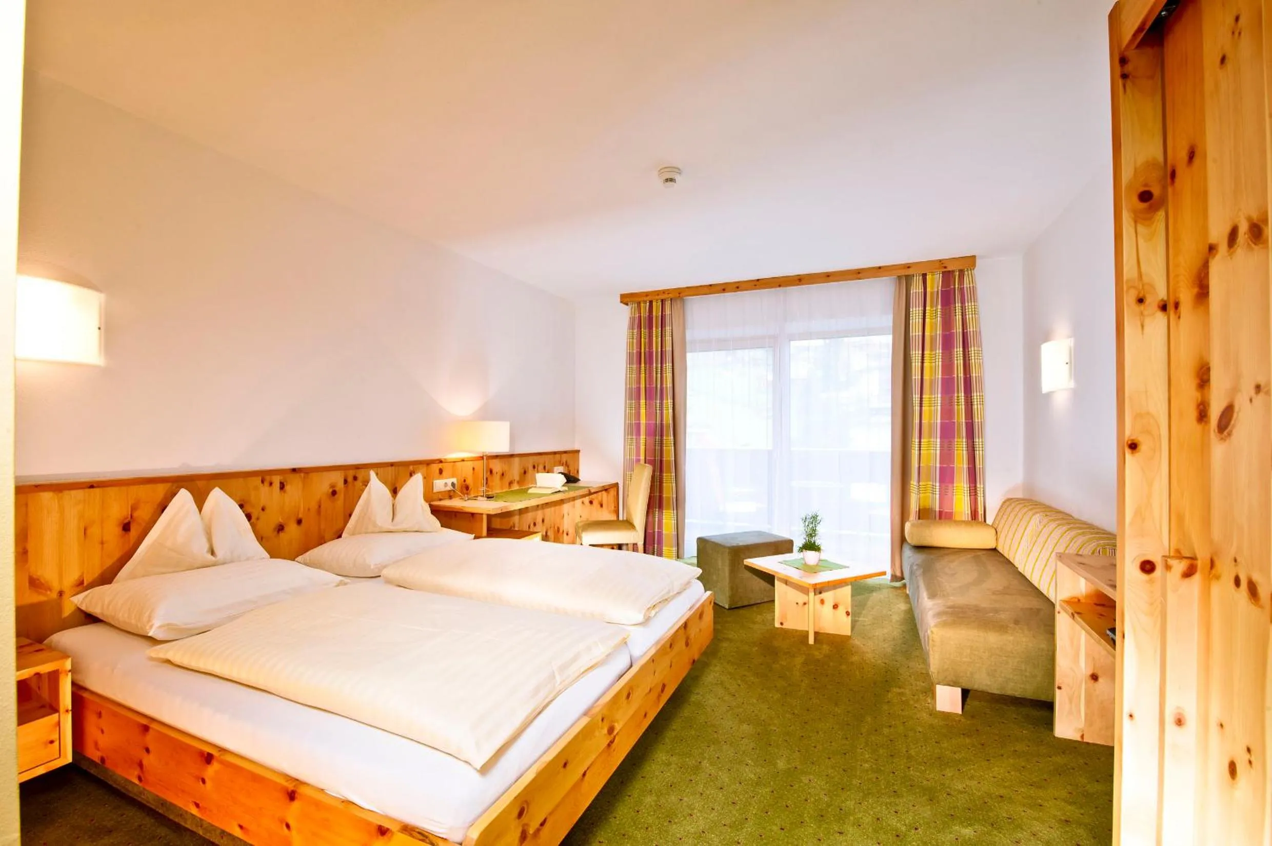 Photo of the whole room, Bed in Hotel Mathiesn