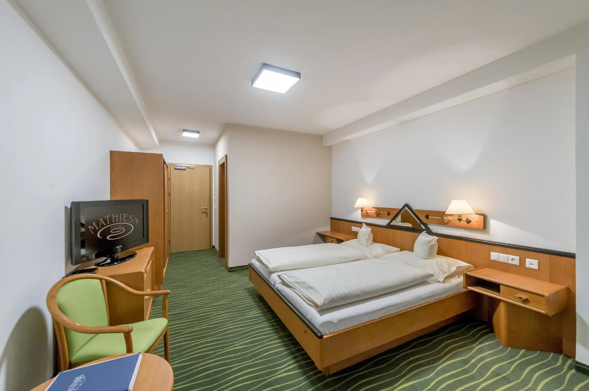 Photo of the whole room, Bed in Hotel Mathiesn