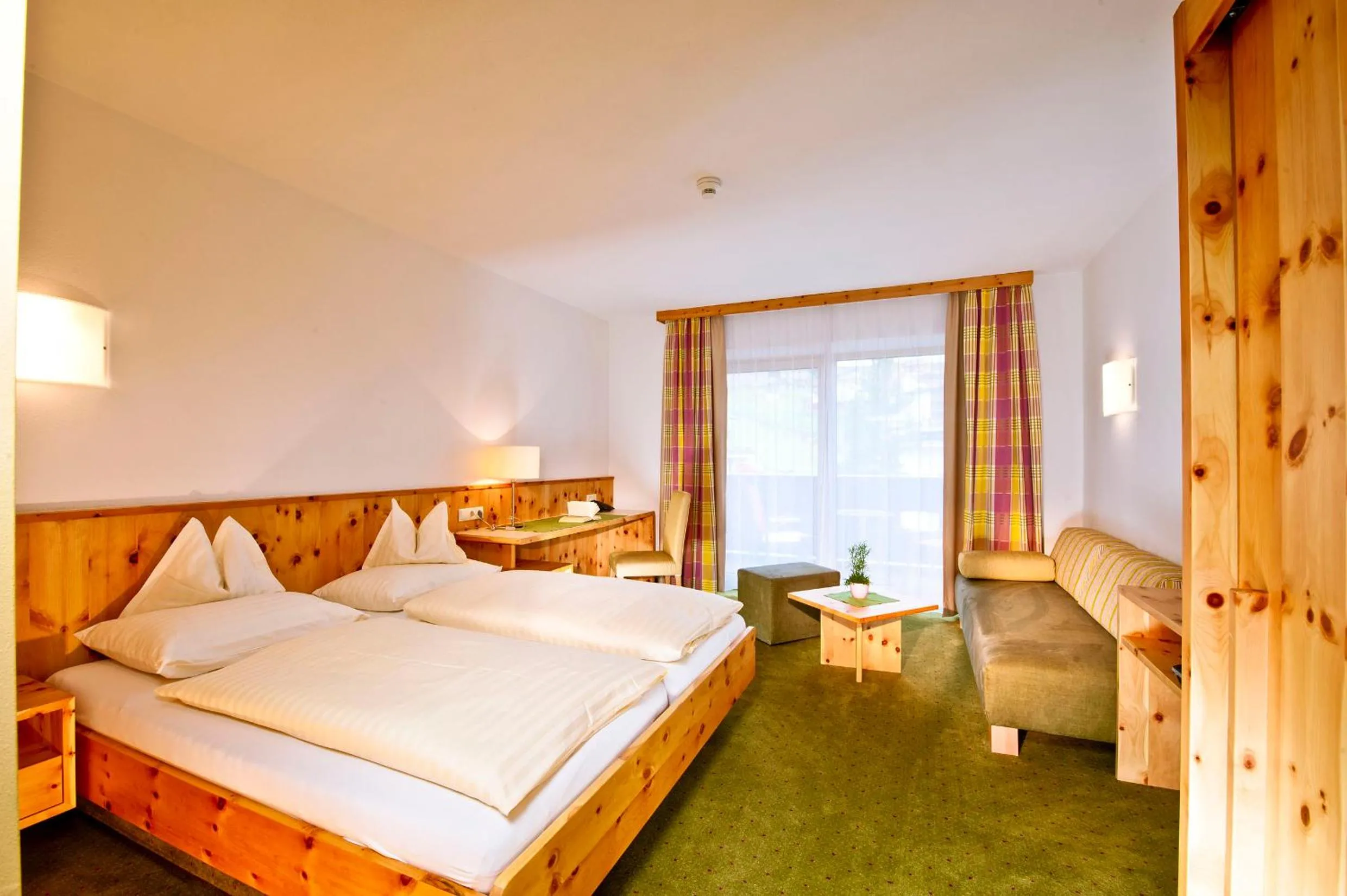 Photo of the whole room, Bed in Hotel Mathiesn