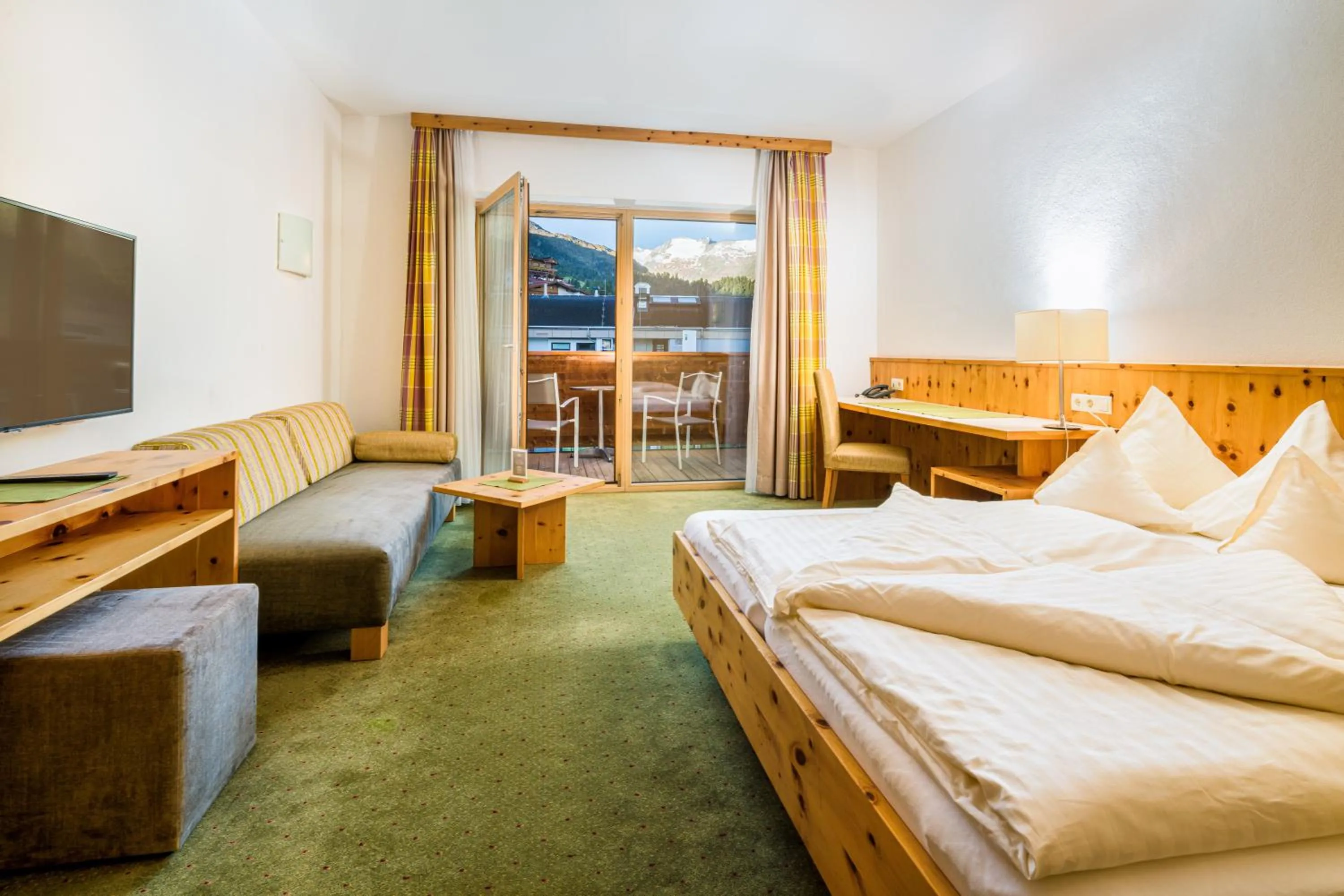 Photo of the whole room, Bed in Hotel Mathiesn