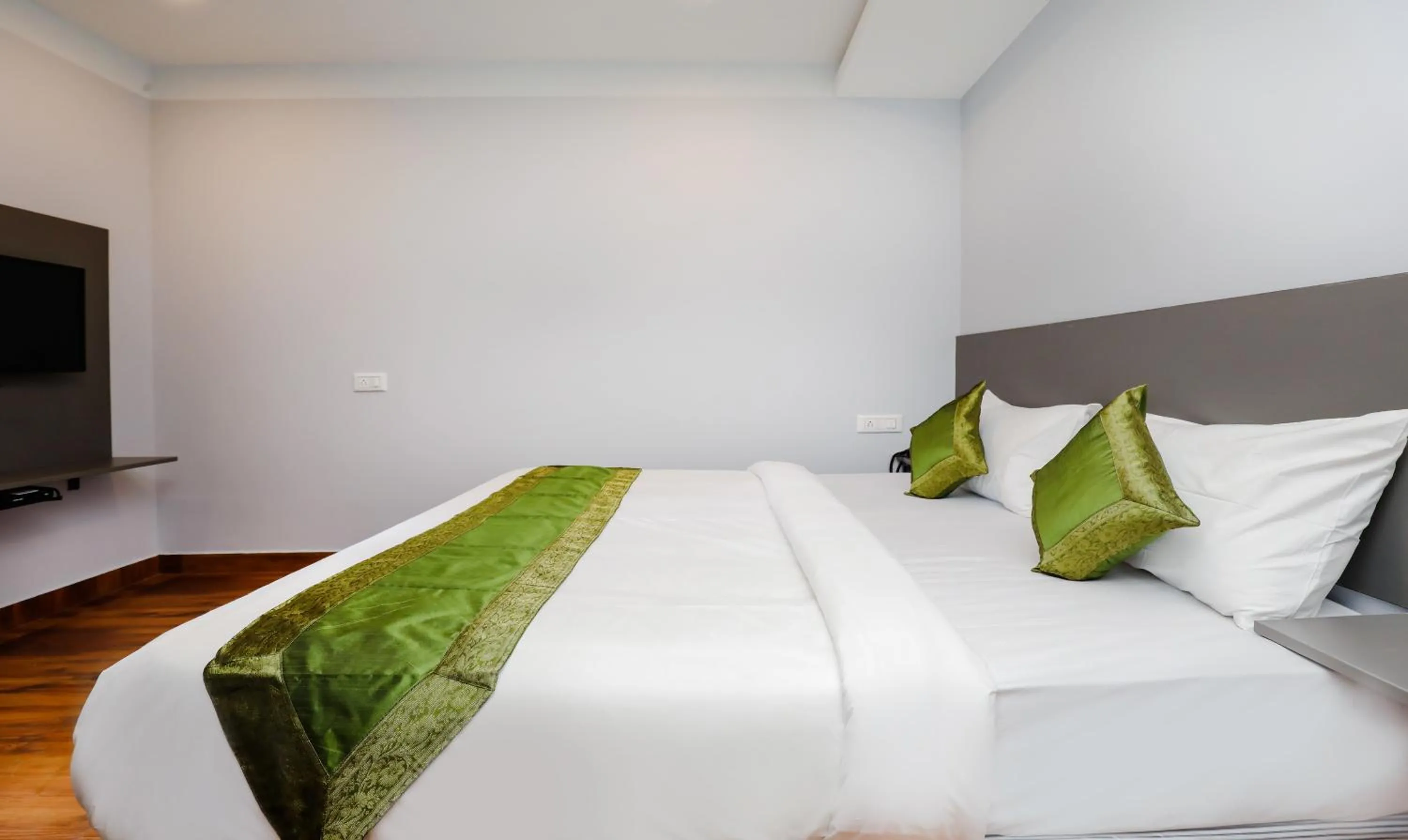 Bedroom, Bed in Treebo Apple Villa