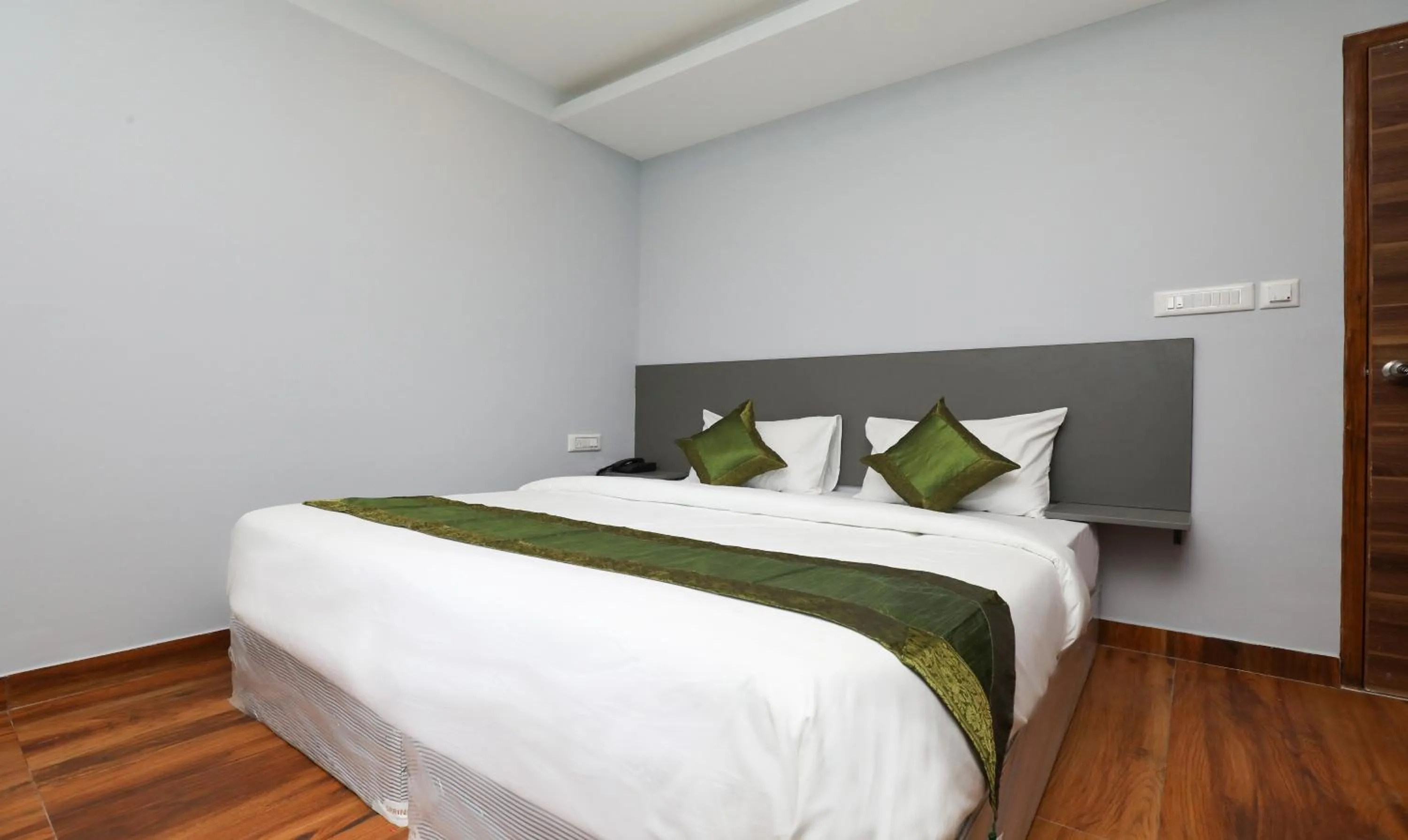 Bedroom, Bed in Treebo Apple Villa