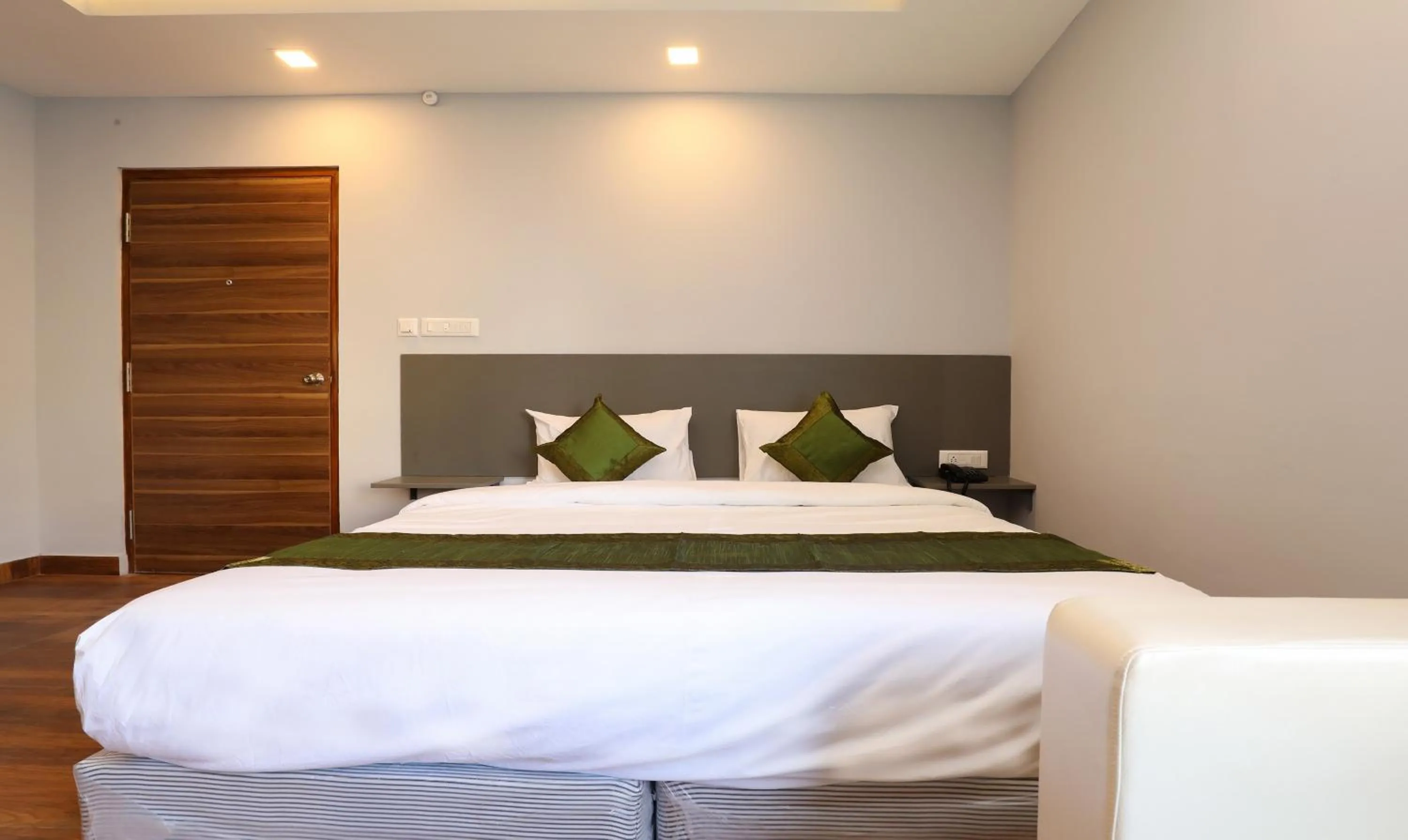 Bedroom, Bed in Treebo Apple Villa