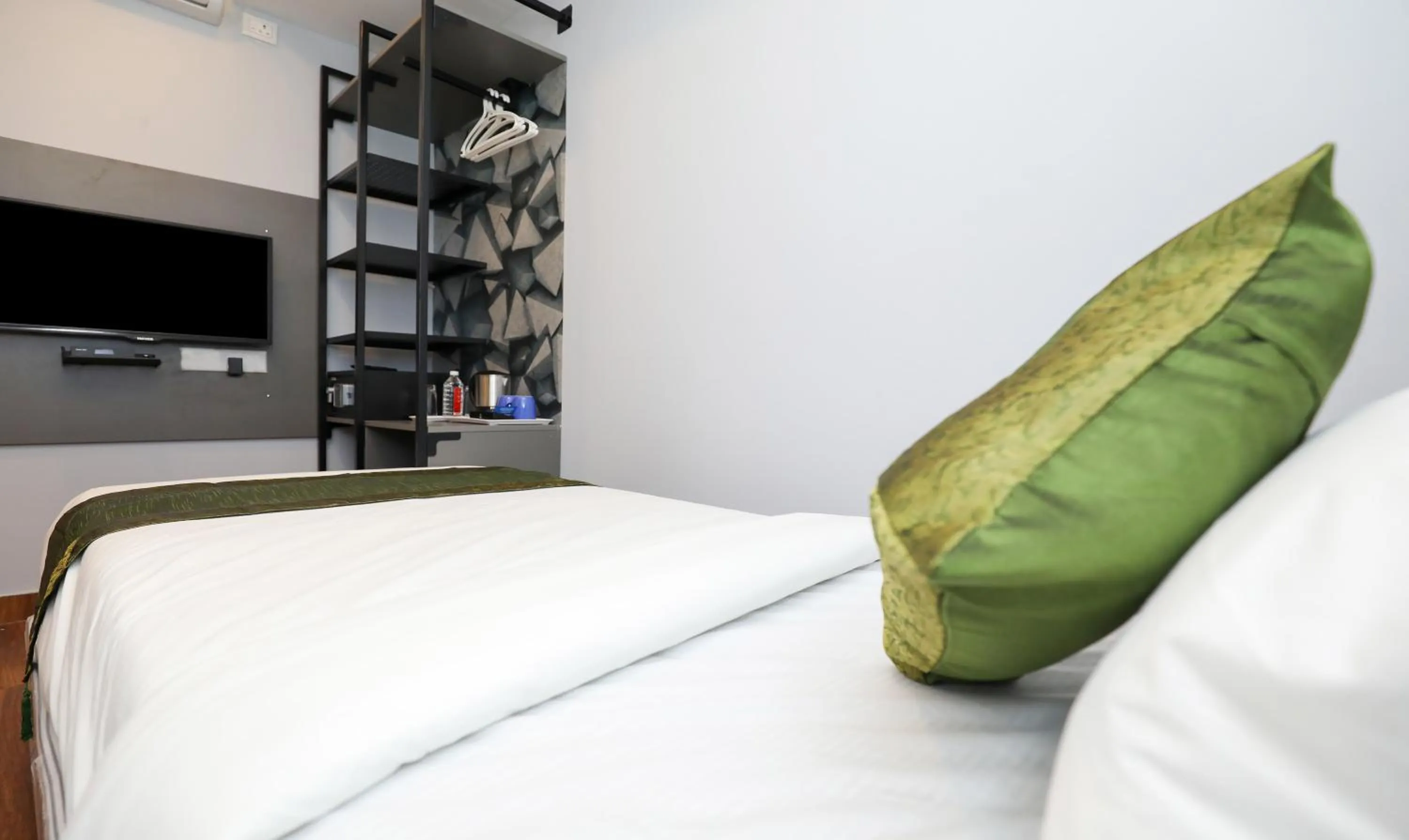 Bedroom, Bed in Treebo Apple Villa