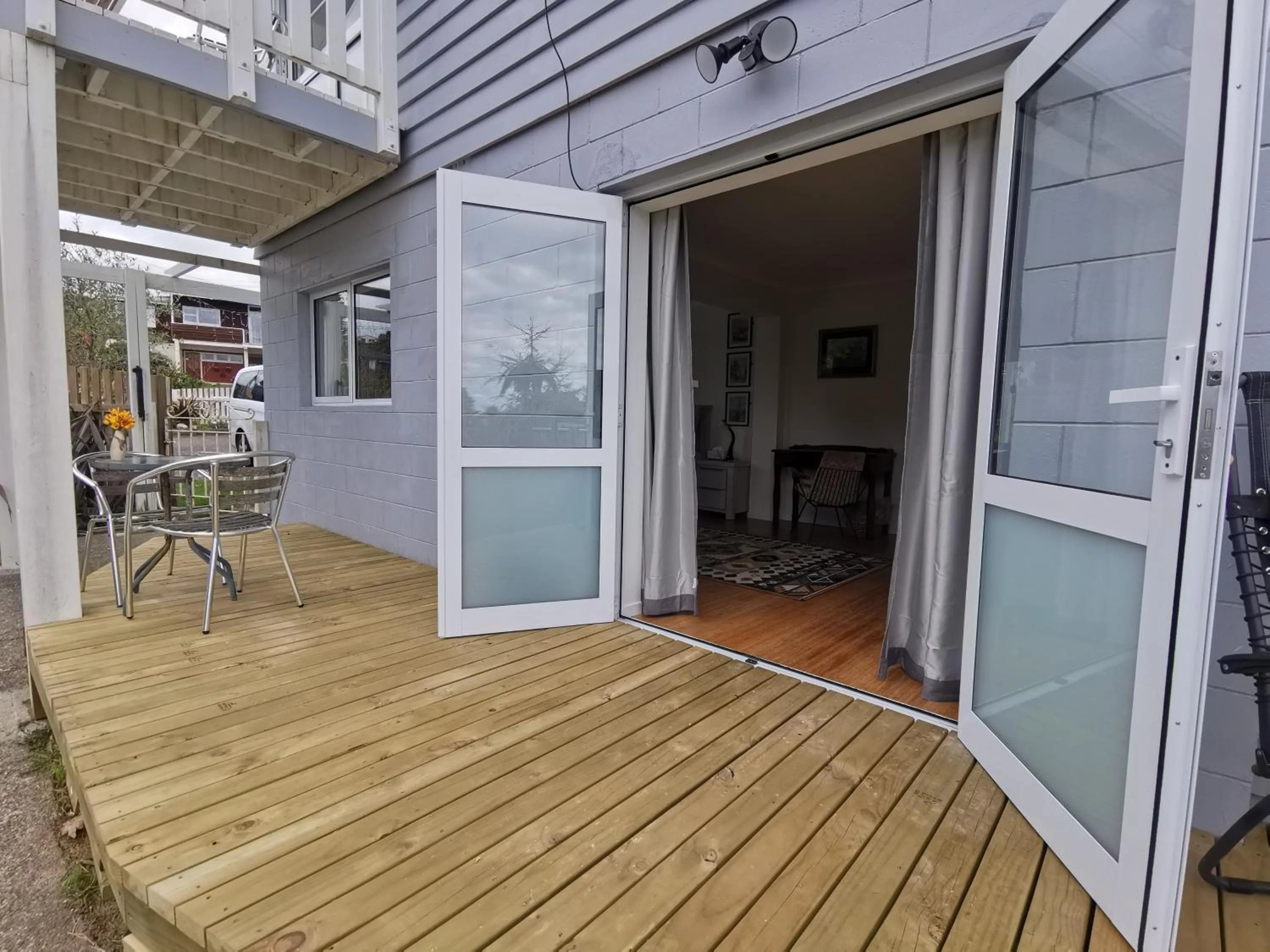 Patio in Geyser Lookout BnB