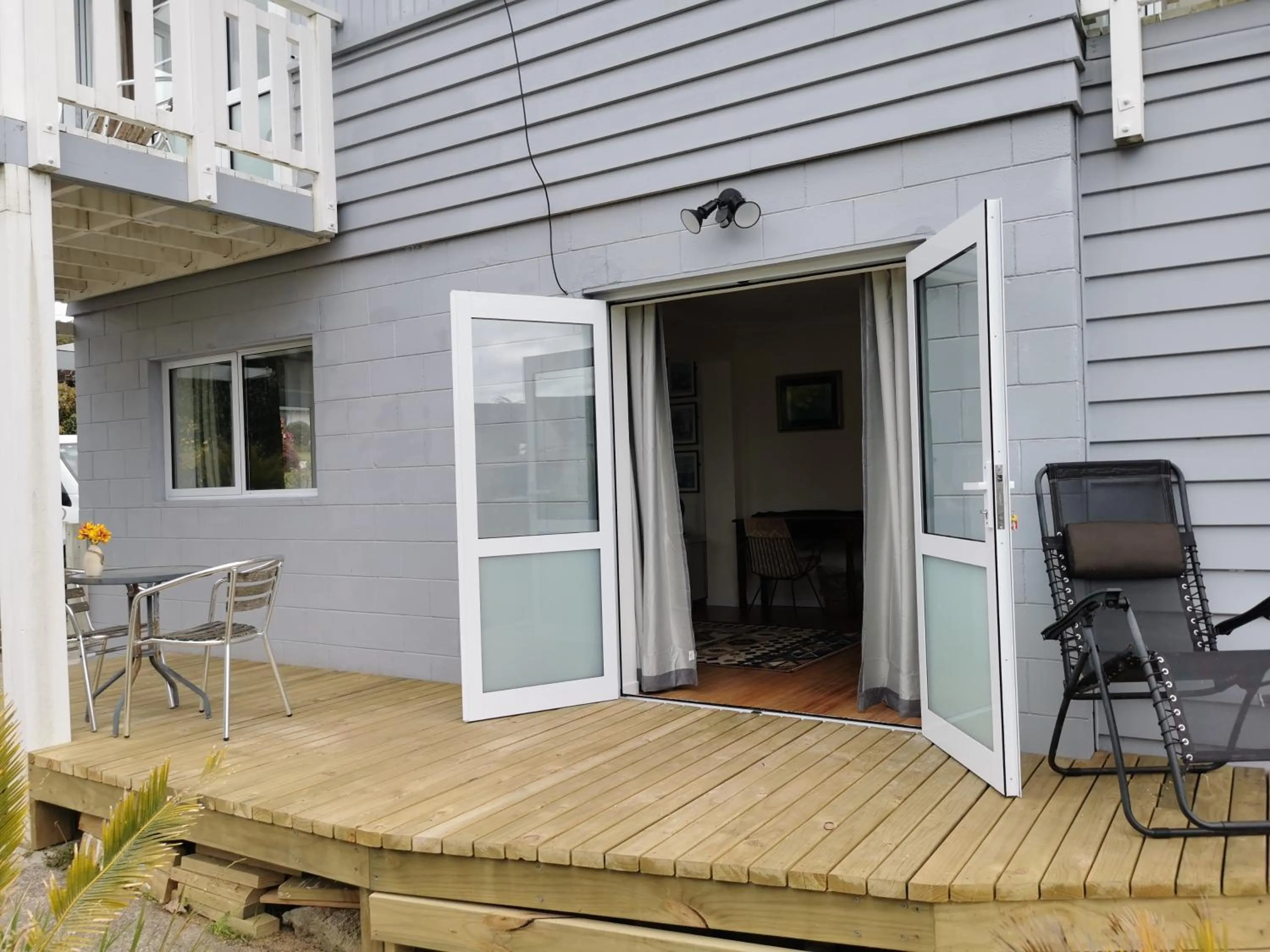 Patio in Geyser Lookout BnB