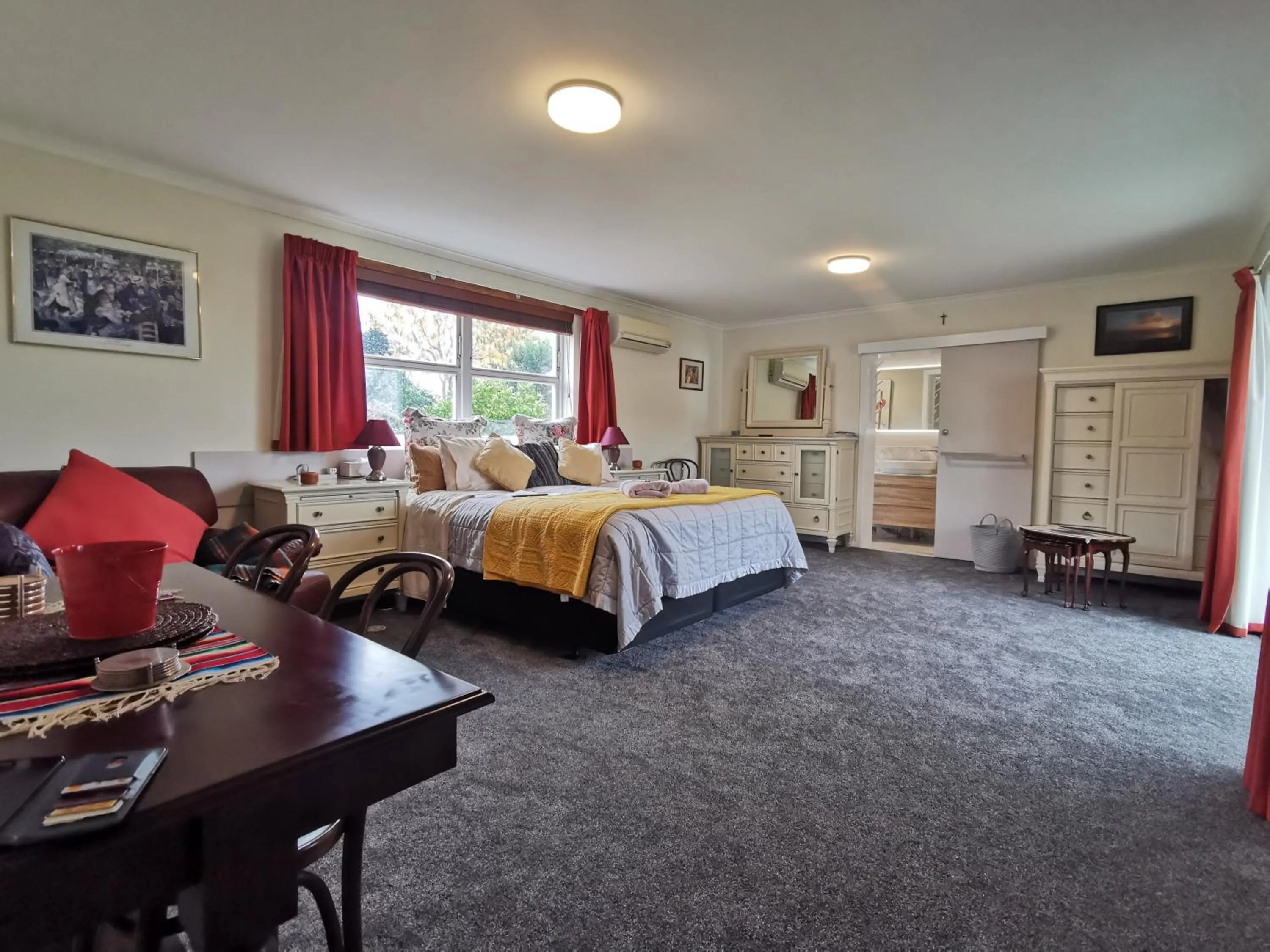 Property building, Bed in Geyser Lookout BnB