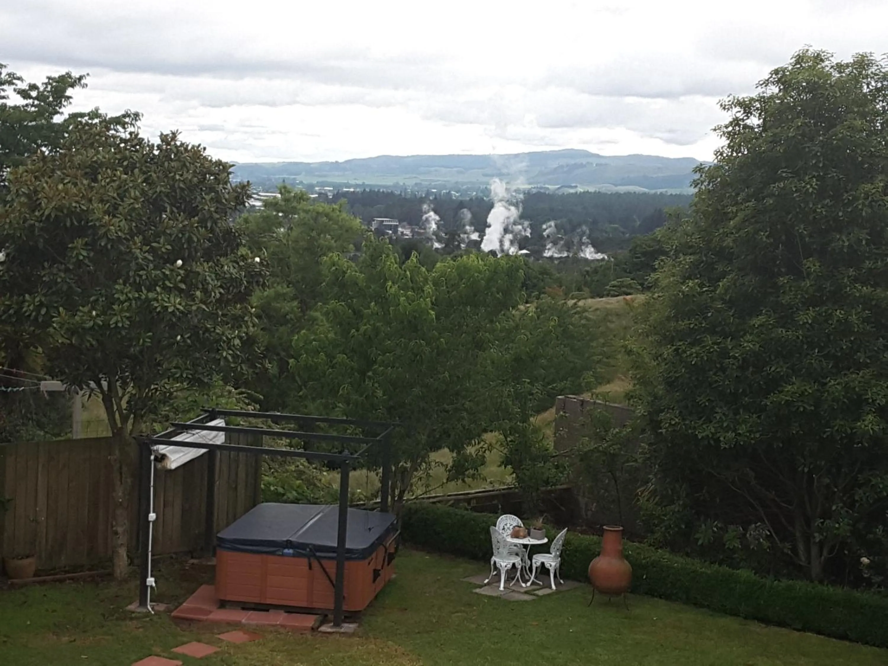 Garden in Geyser Lookout BnB