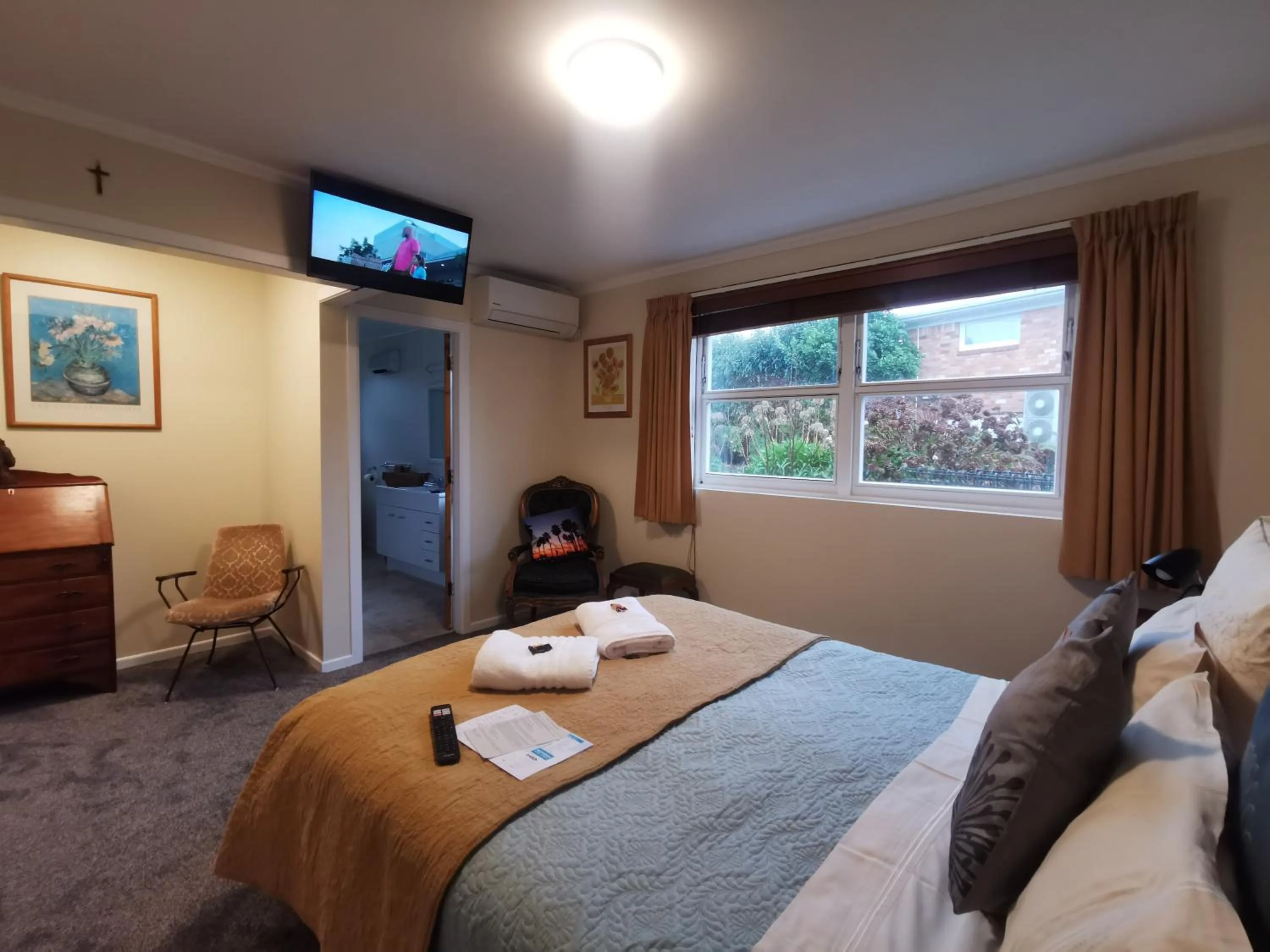 Bed in Geyser Lookout BnB