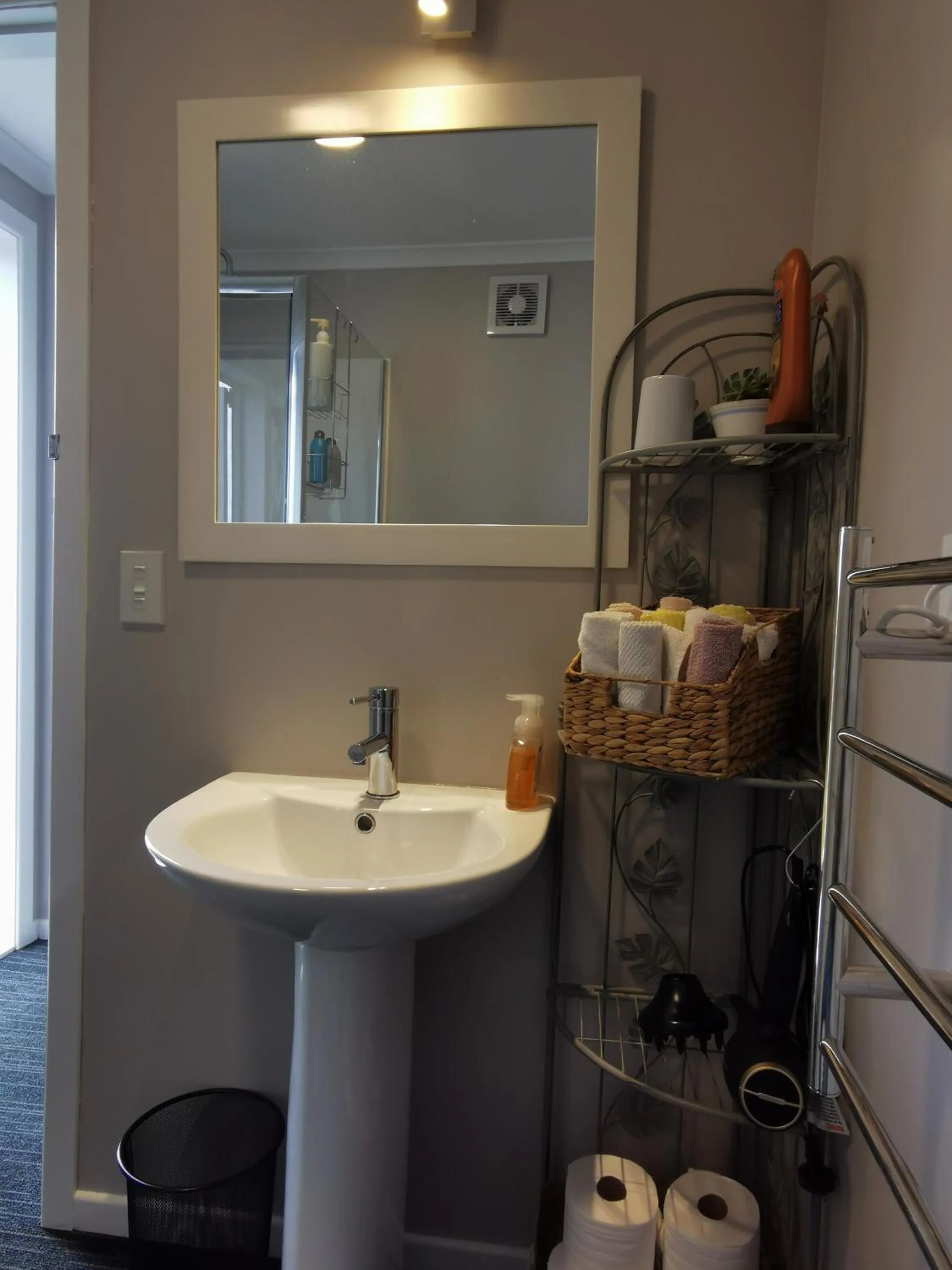 Bathroom in Geyser Lookout BnB