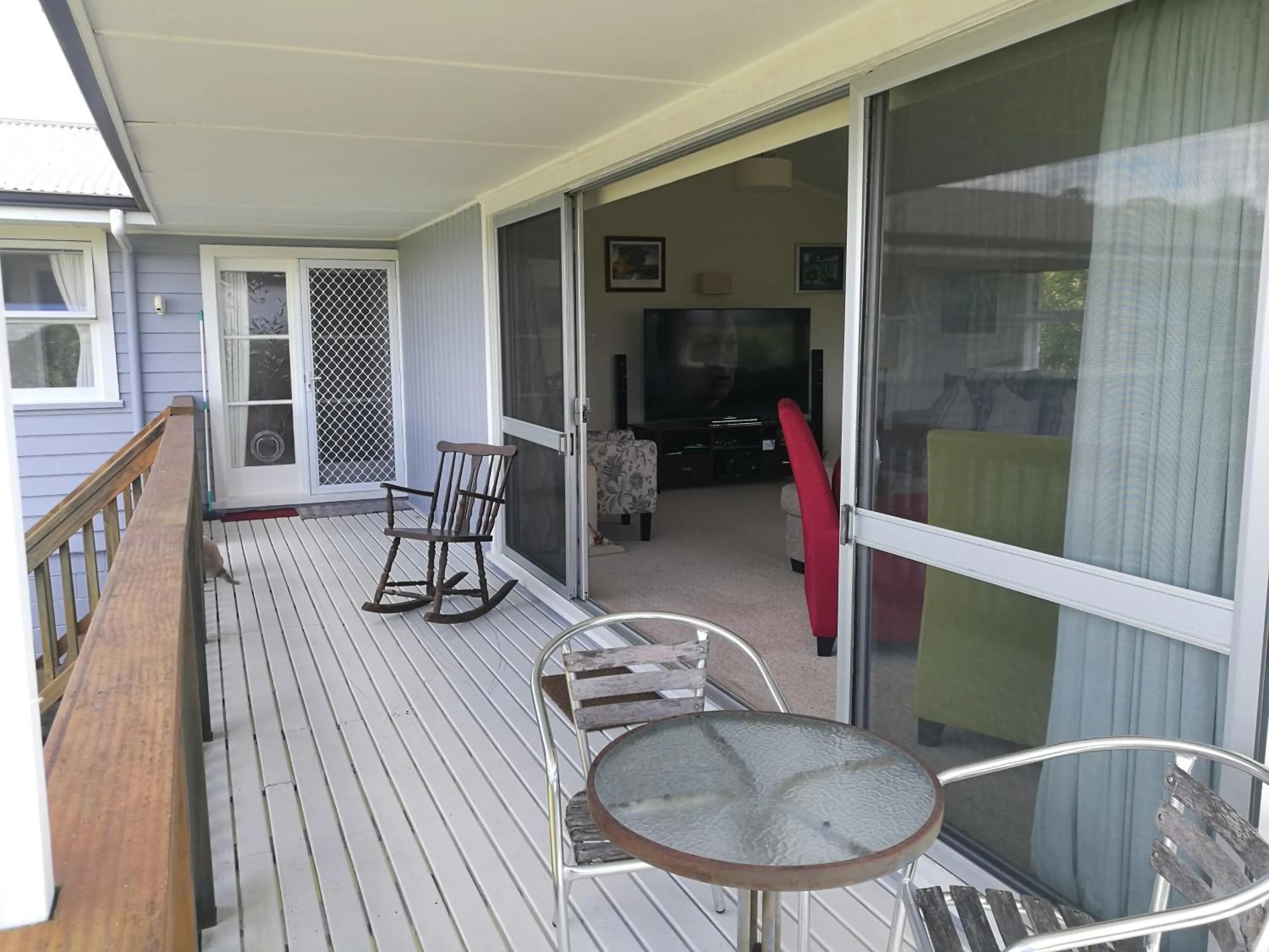 Communal lounge/ TV room in Geyser Lookout BnB