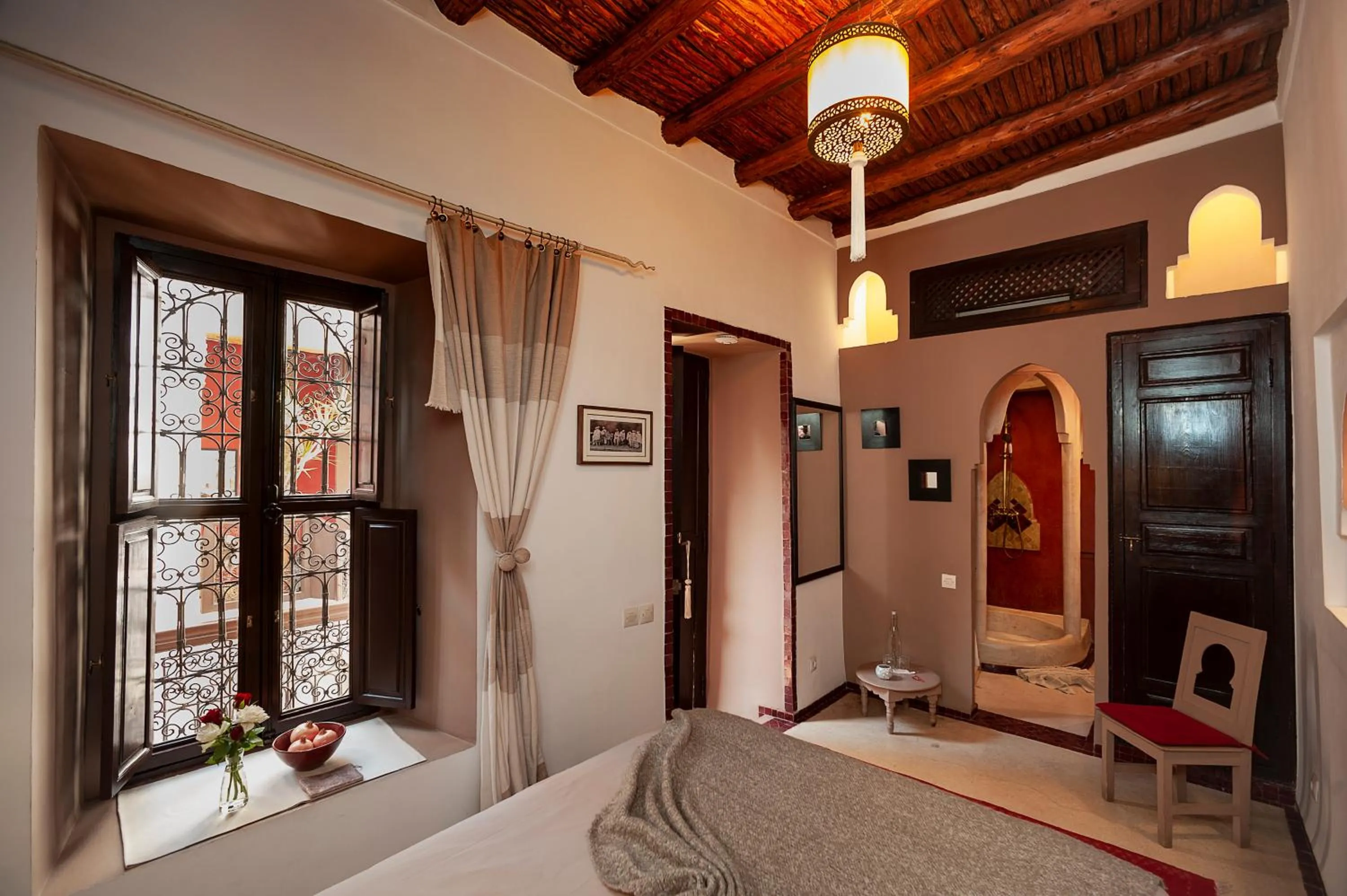 Photo of the whole room, Bed in Riad Boussa
