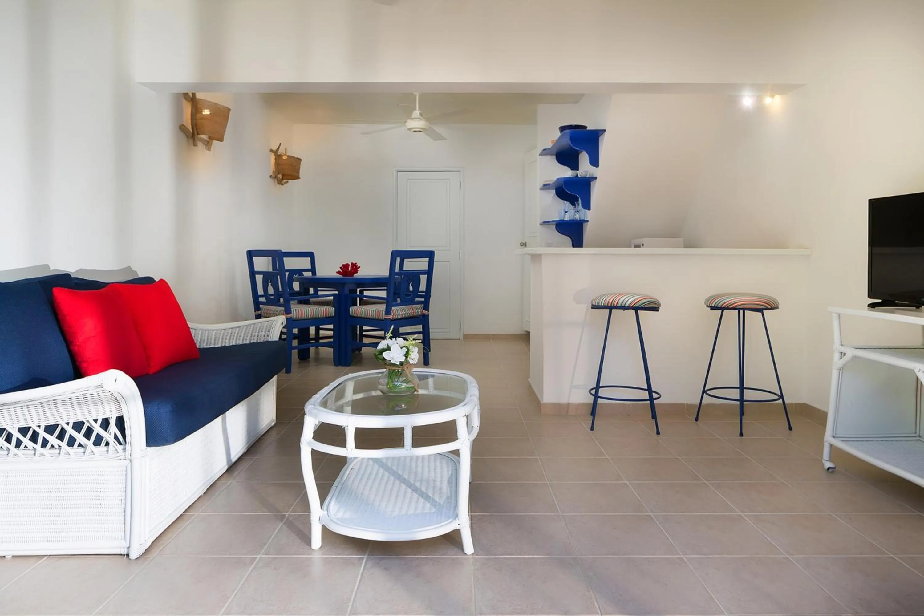 Communal lounge/ TV room in Condo Hotel Playa Las Ballenas