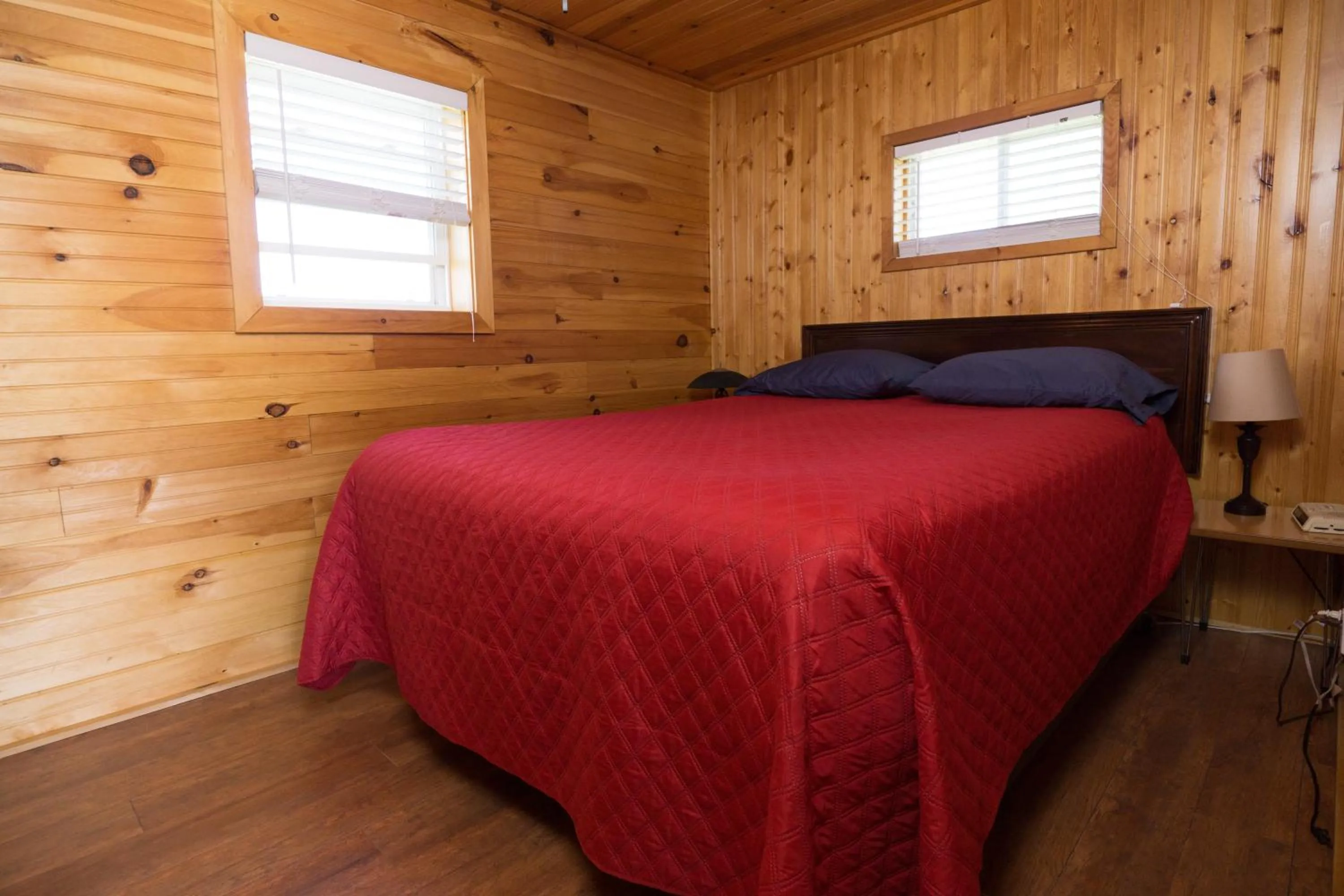 Bed in North Rustico Motel & Cottages