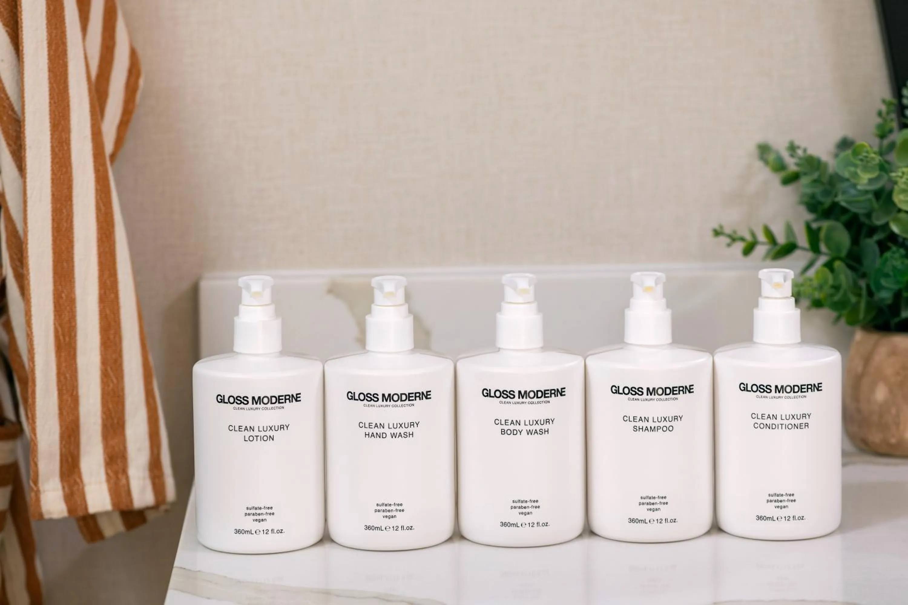 Bathroom in Paso Robles Inn