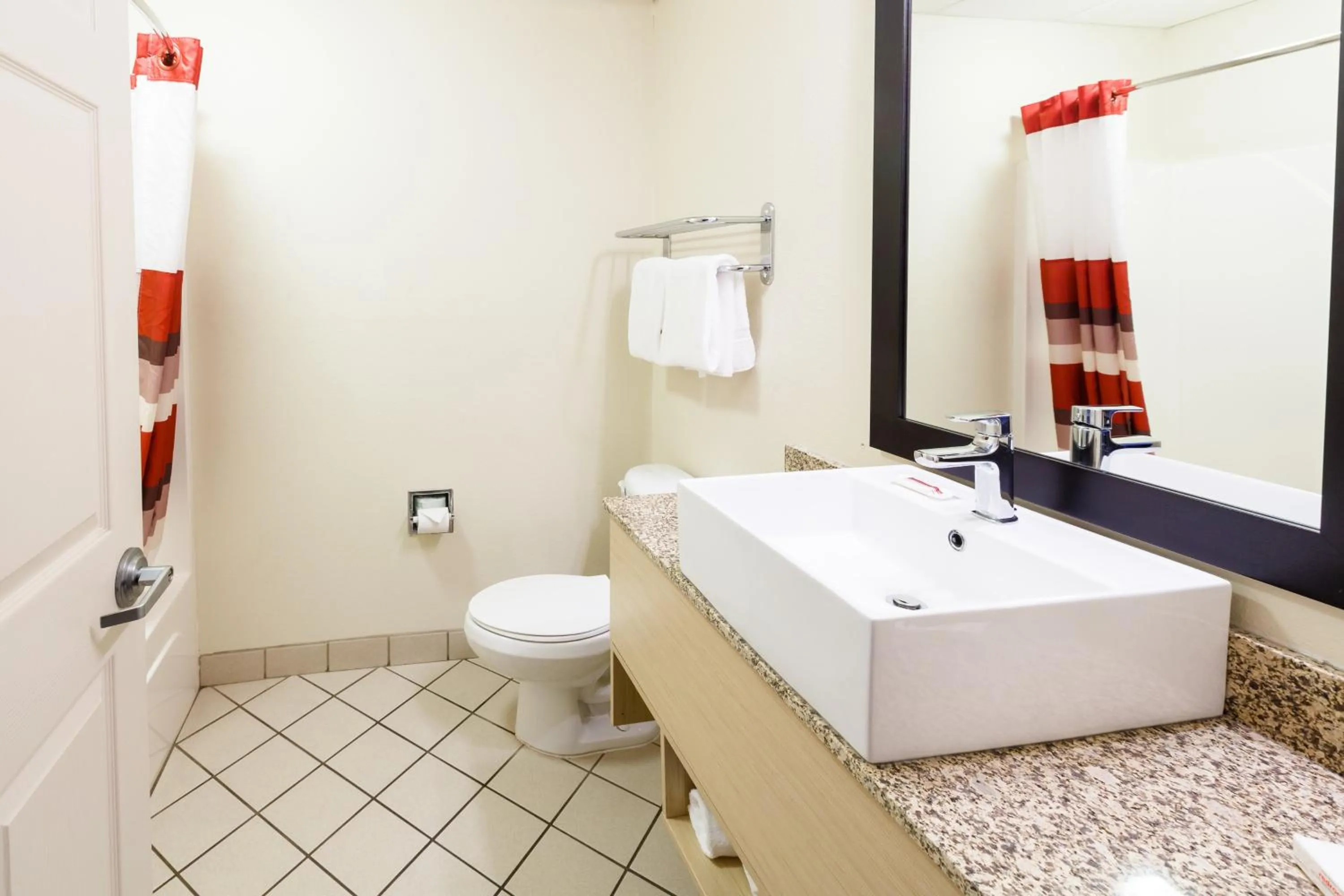 Bathroom in Red Roof Inn PLUS+ Danville, KY