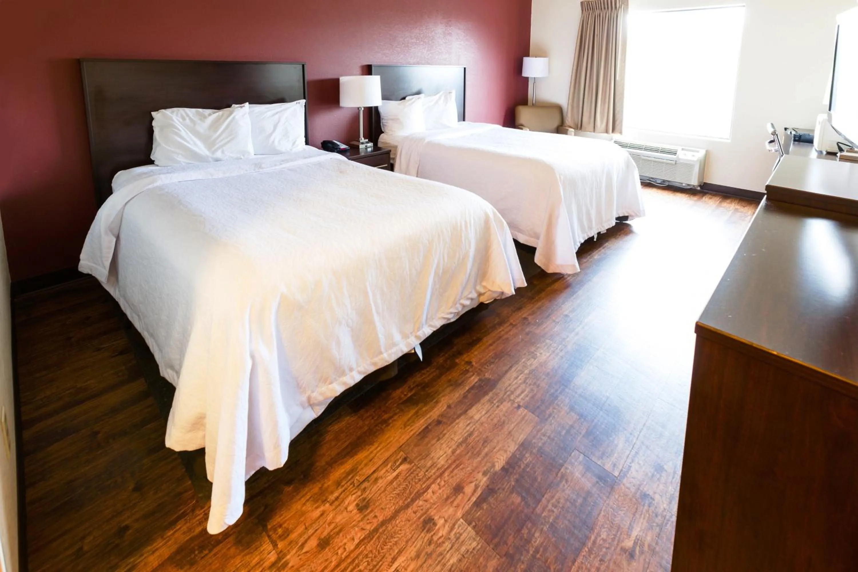 Photo of the whole room, Bed in Red Roof Inn PLUS+ Danville, KY