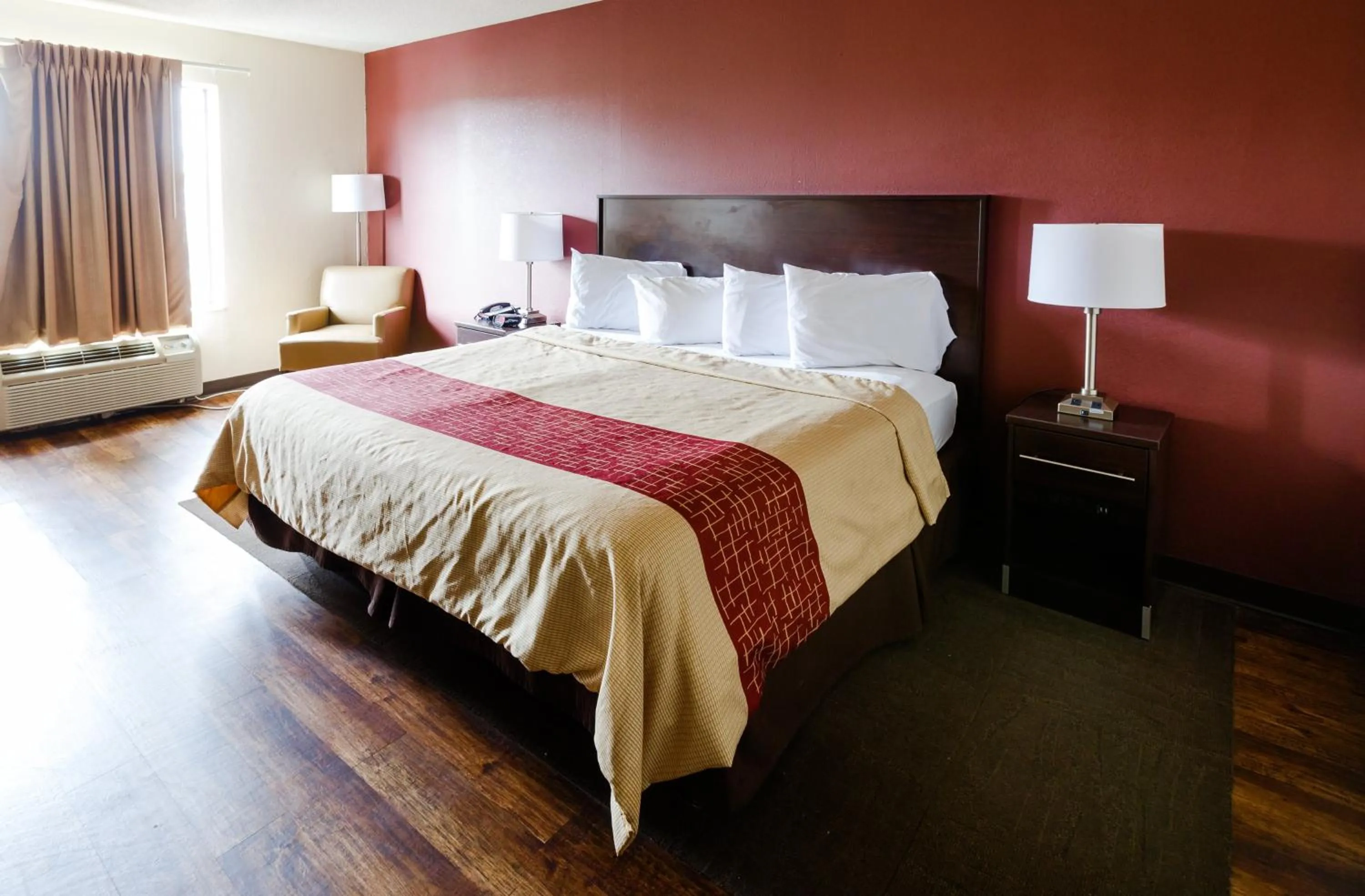 Photo of the whole room, Bed in Red Roof Inn PLUS+ Danville, KY