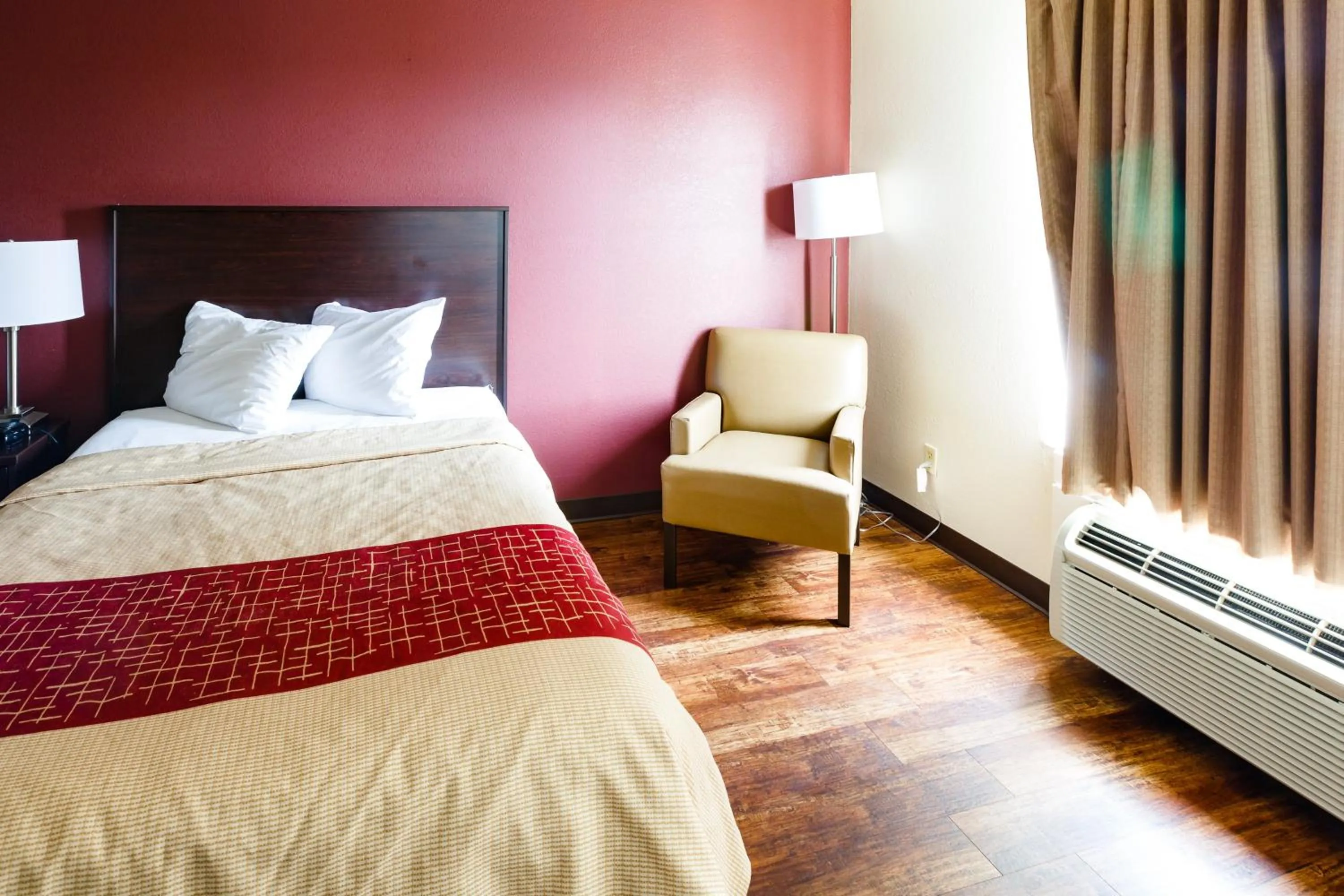 Photo of the whole room, Bed in Red Roof Inn PLUS+ Danville, KY