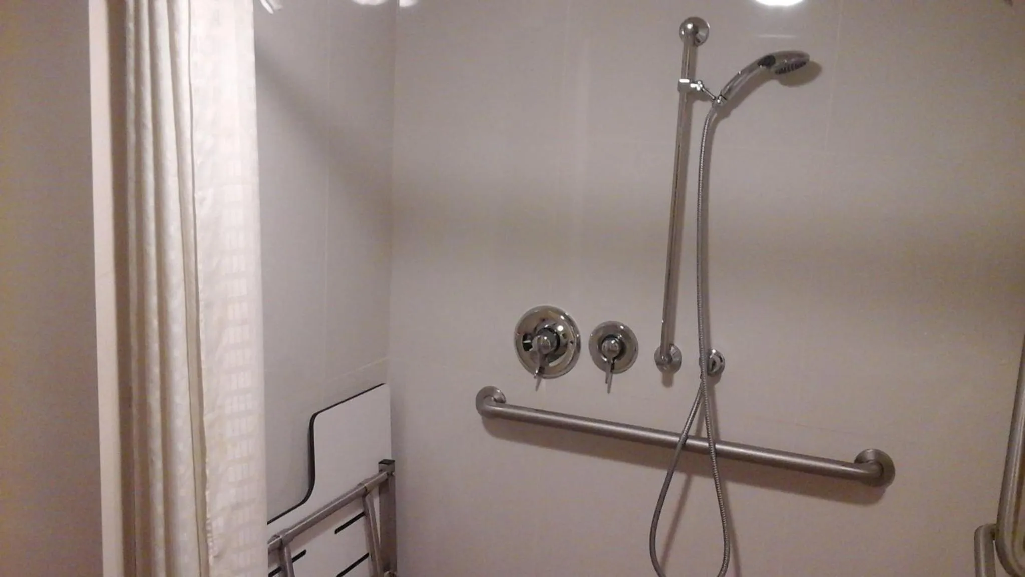 Shower in Knights Inn - Lithonia