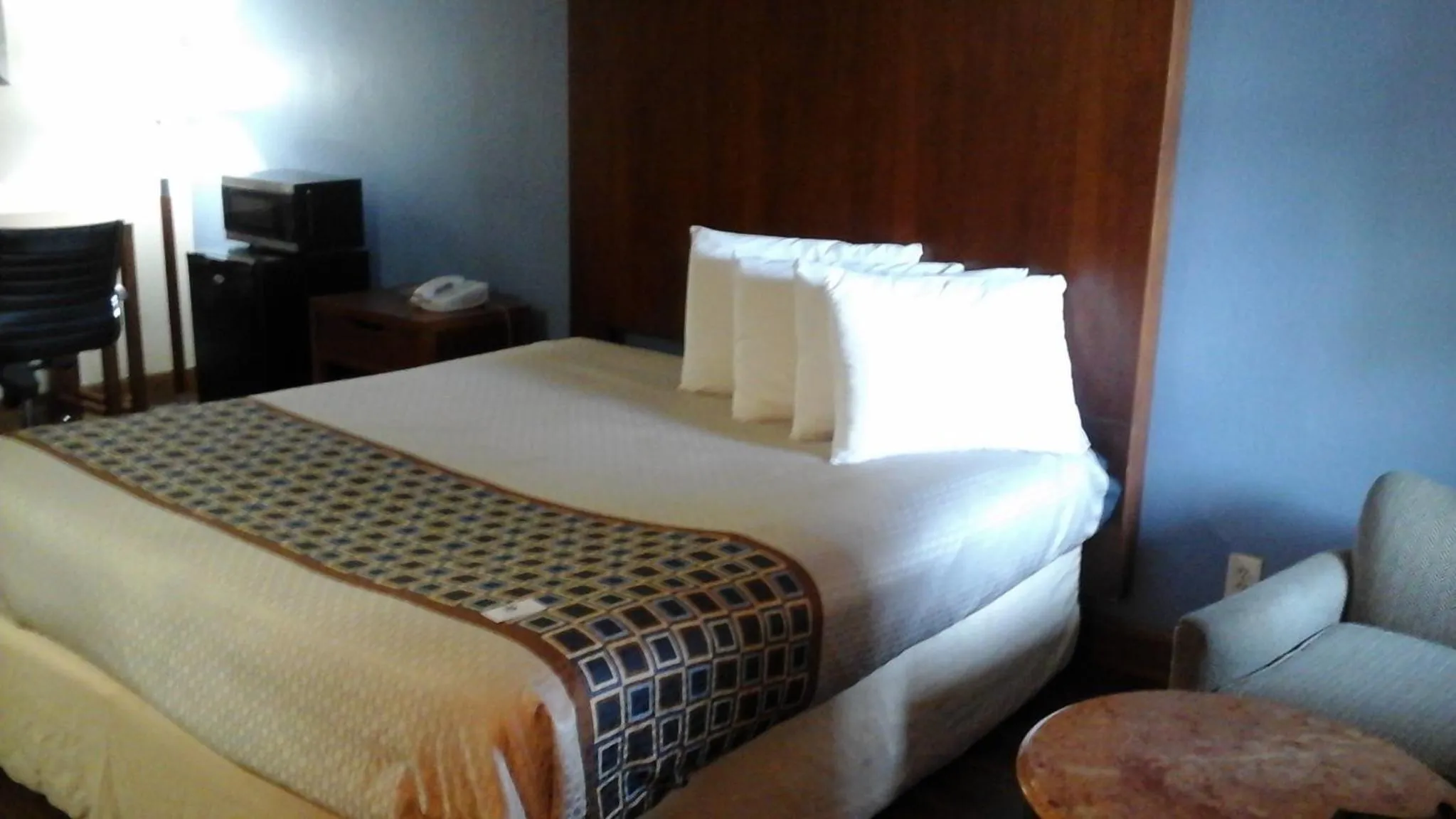 Bed in Knights Inn - Lithonia