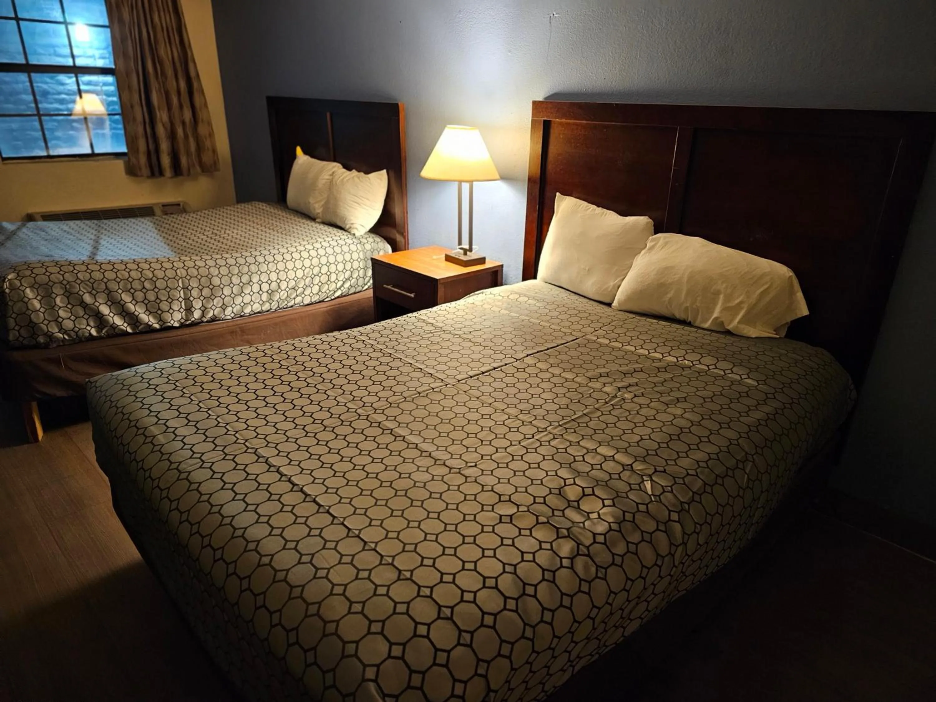 Knights Inn - Lithonia