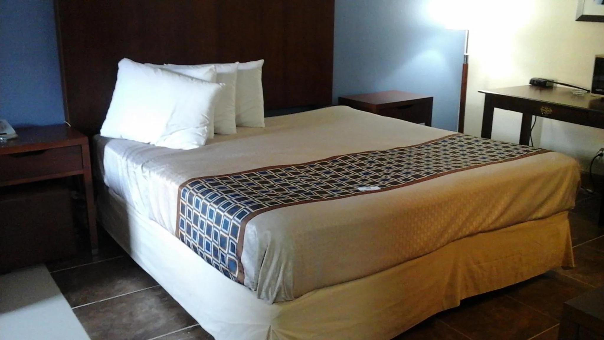 Shower in Knights Inn - Lithonia