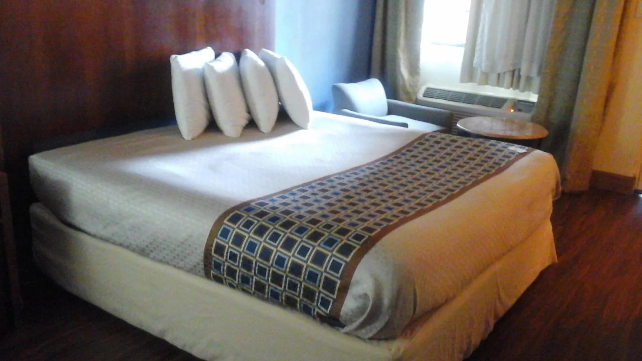 Shower in Knights Inn - Lithonia