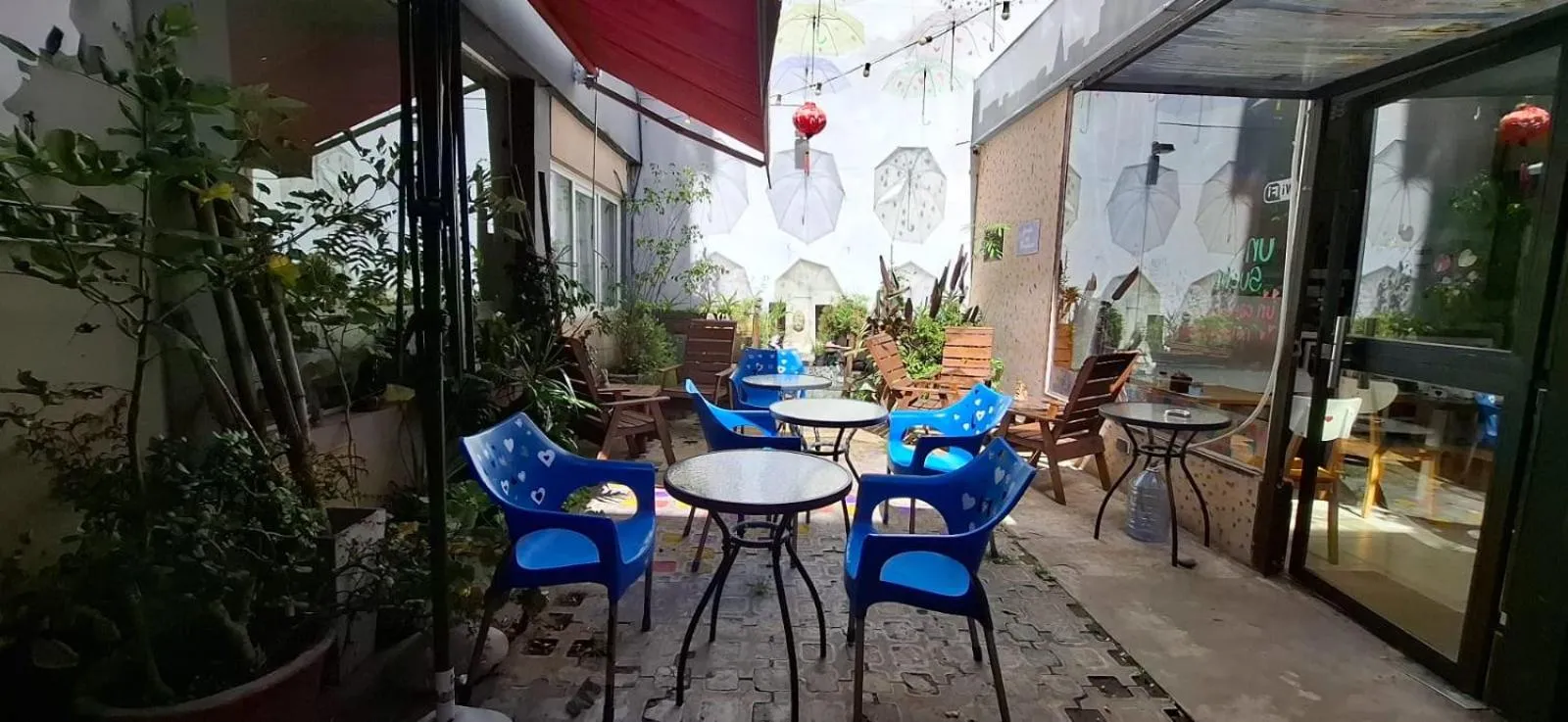 Seating area in Hotel Juramento