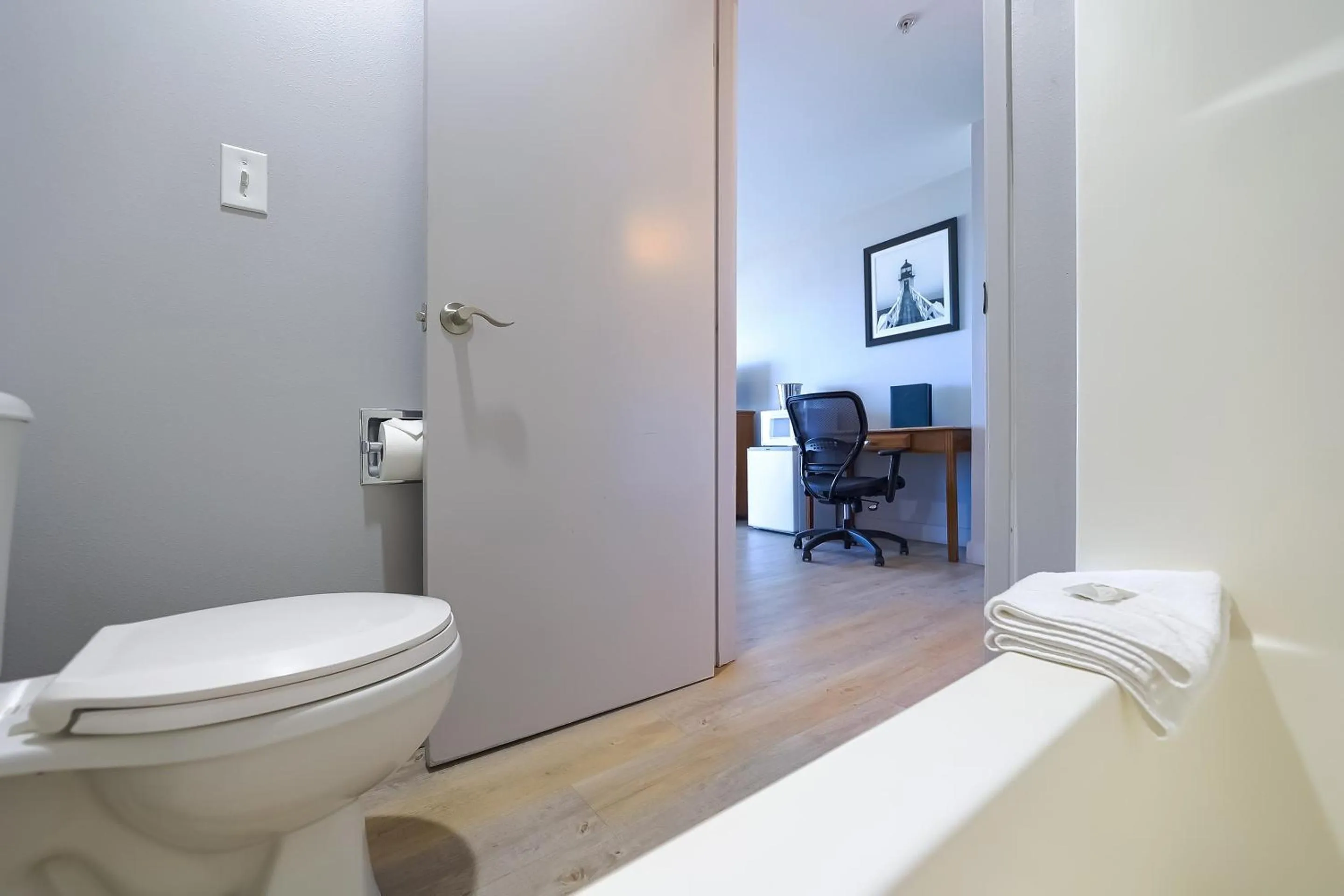 Bathroom in Waves Hotel NYE Beach - Newport OR