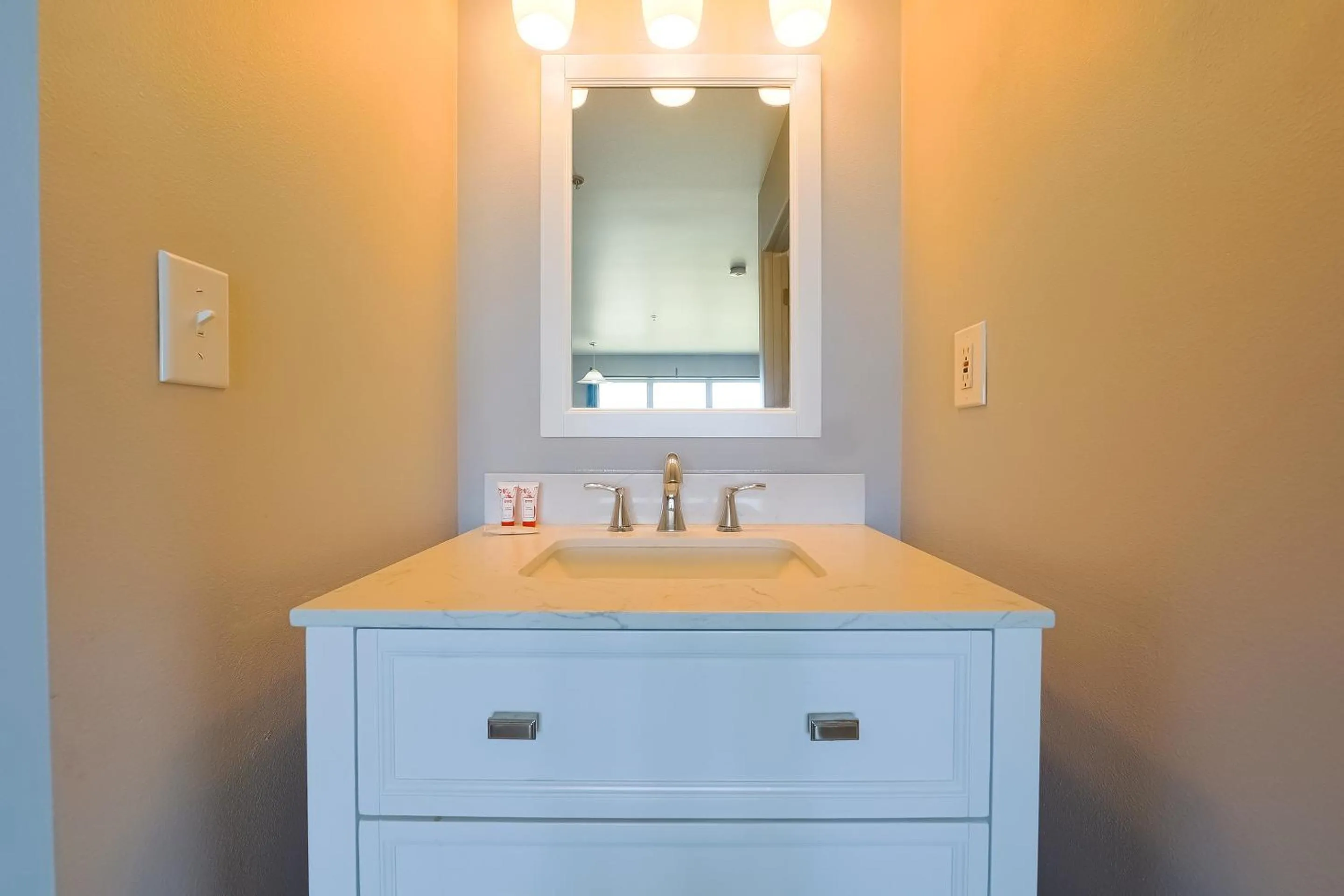 Bedroom in Waves Hotel NYE Beach - Newport OR