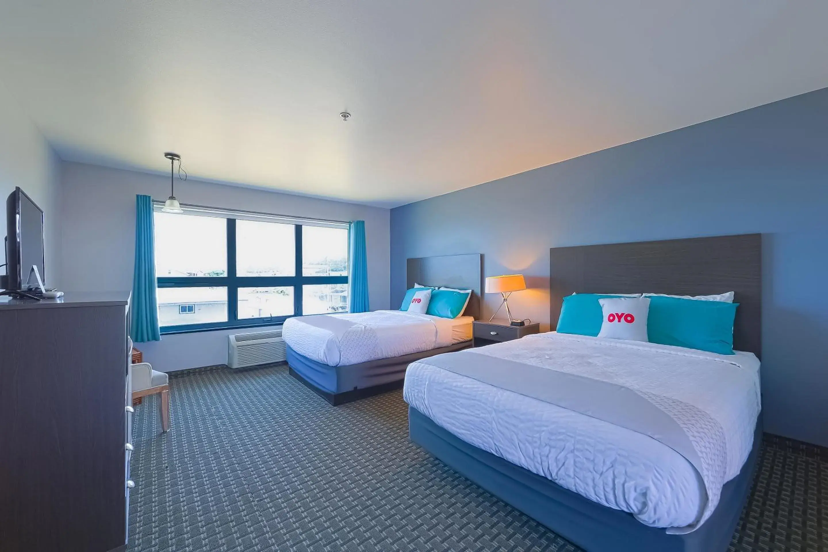 2 Queen Bed - Limited Ocean view in Waves Hotel NYE Beach - Newport OR 2 Queen Bed - Limited Ocean view in Waves Hotel NYE Beach - Newport OR