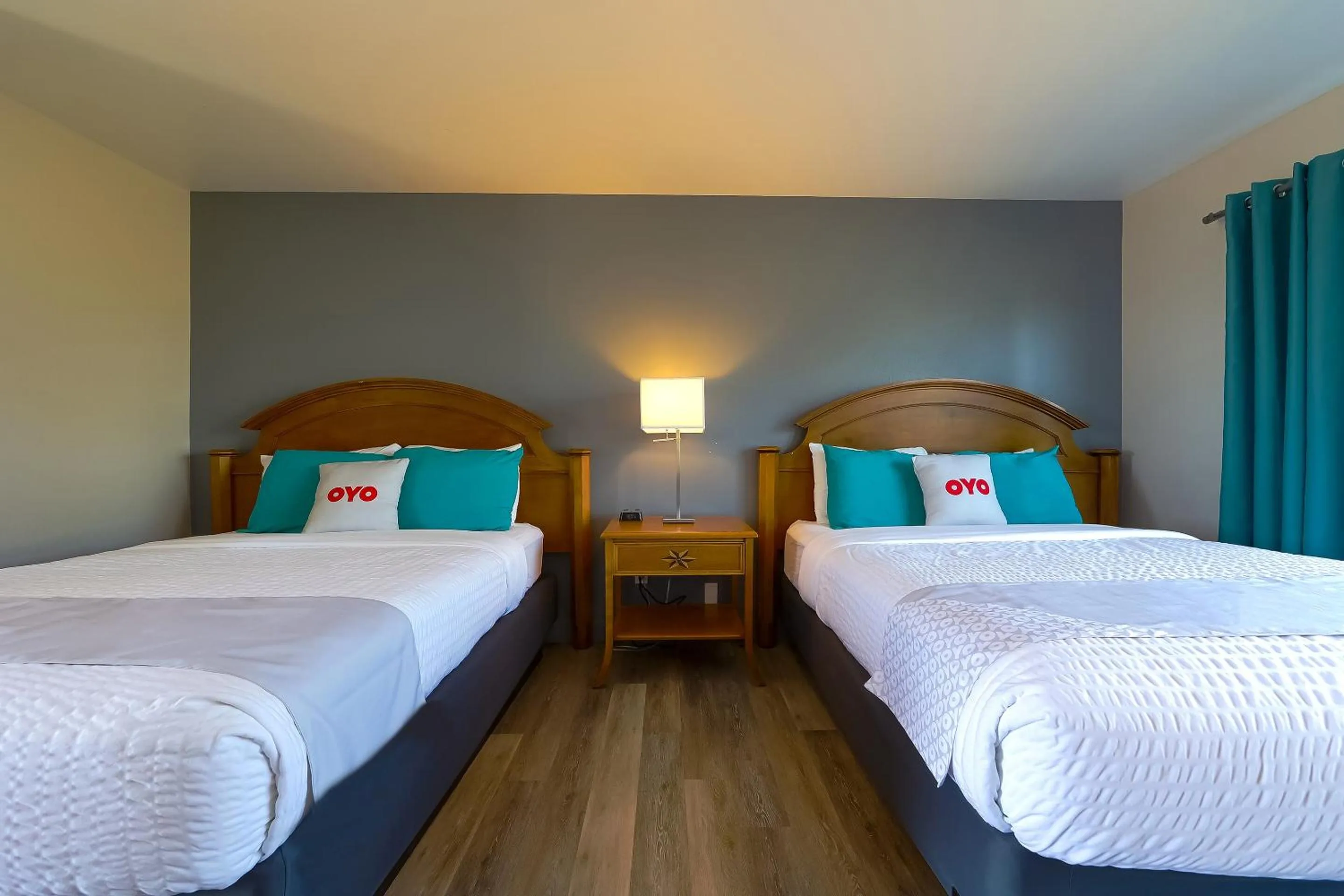 Bedroom, Bed in Waves Hotel NYE Beach - Newport OR