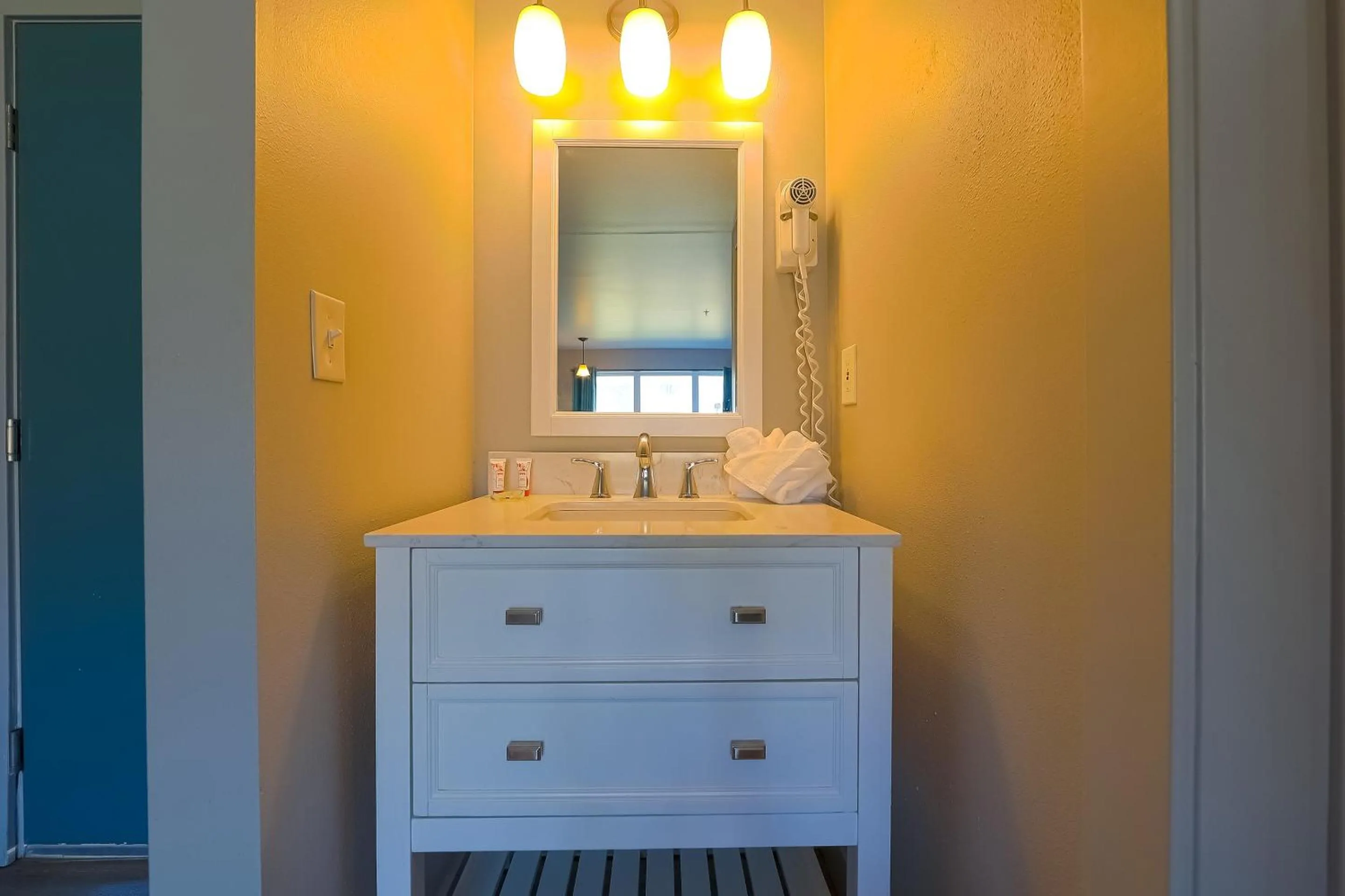 Bedroom in Waves Hotel NYE Beach - Newport OR