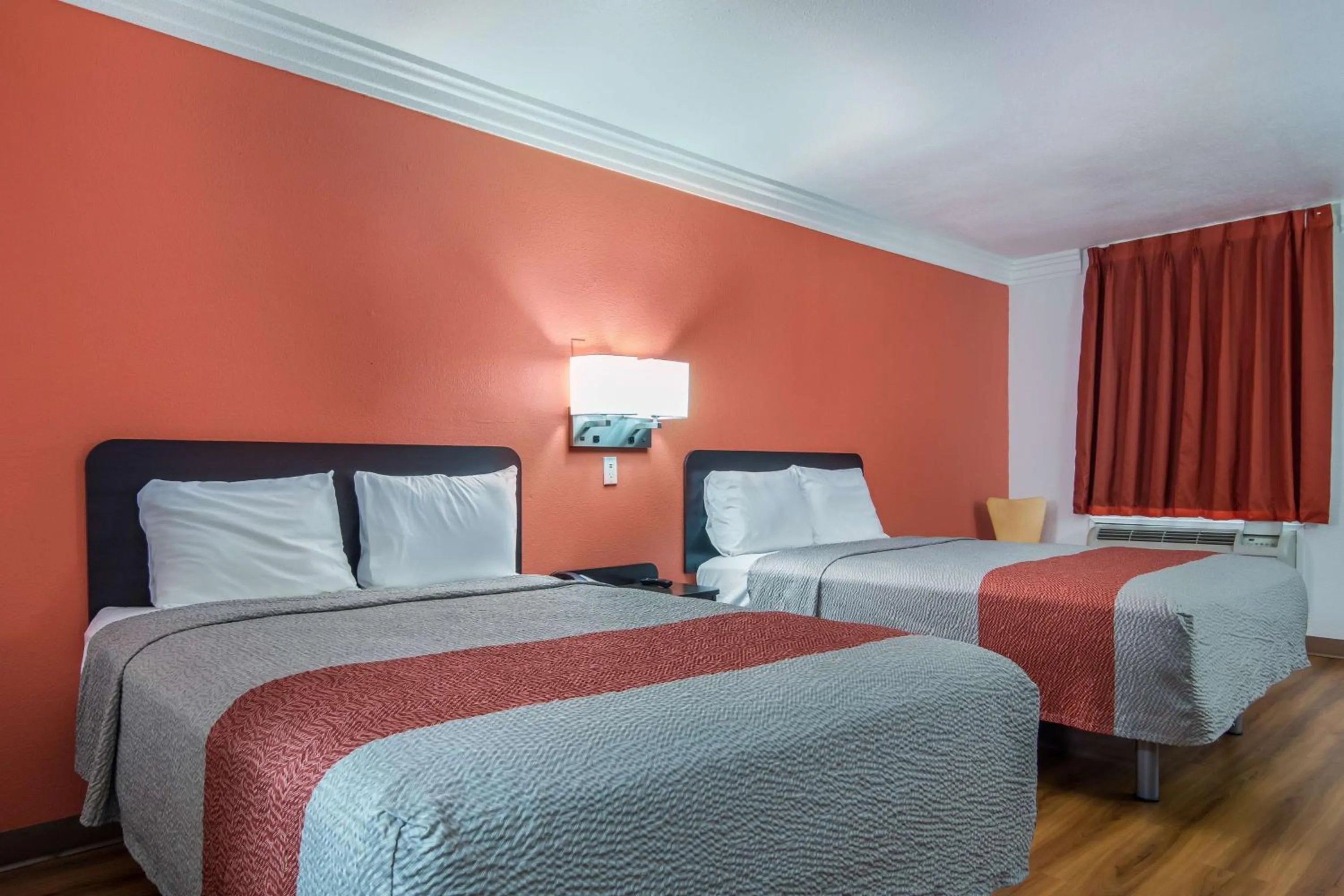 Photo of the whole room, Bed in Motel 6-Marshall, TX