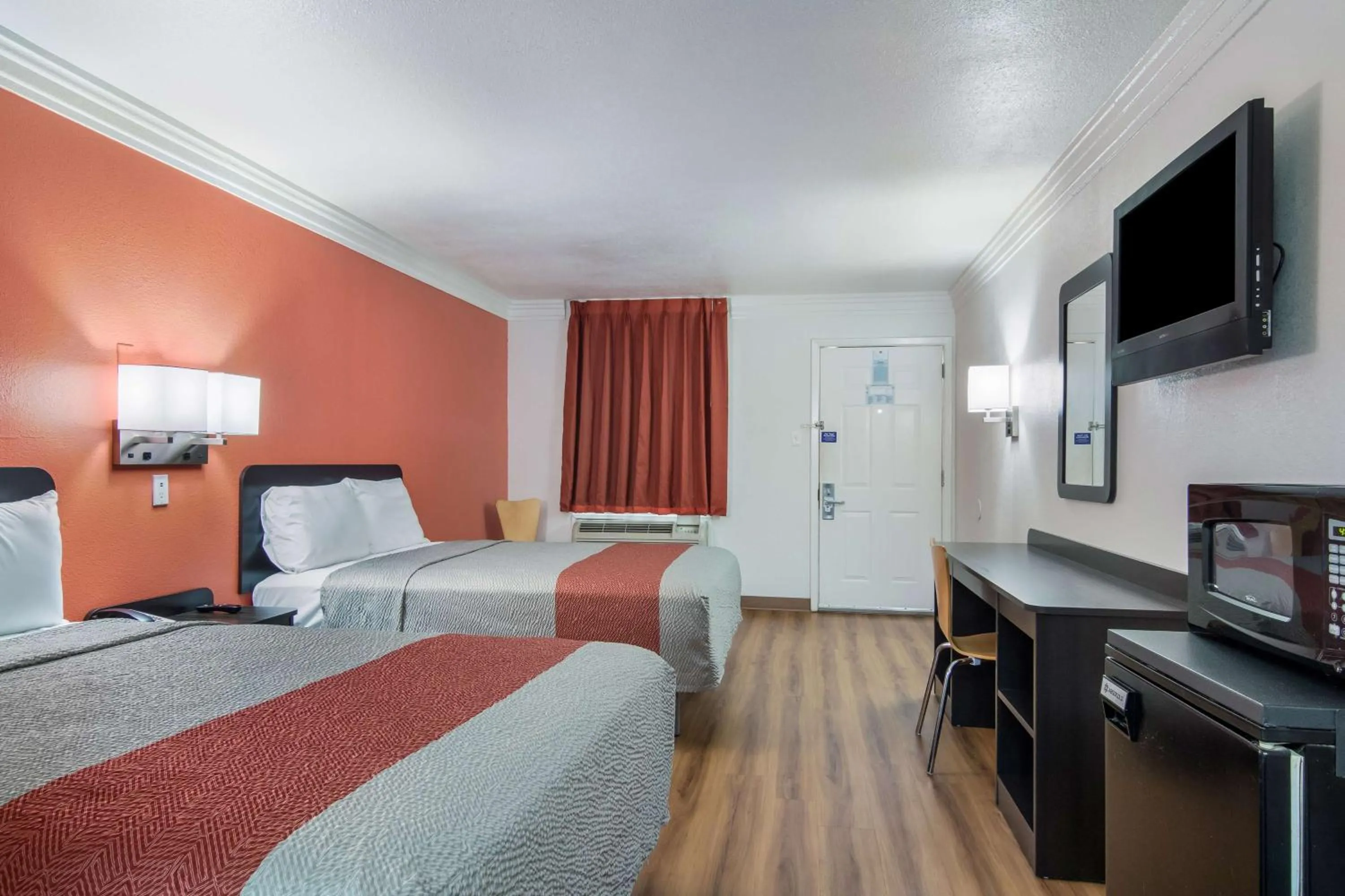 Photo of the whole room, Bed in Motel 6-Marshall, TX