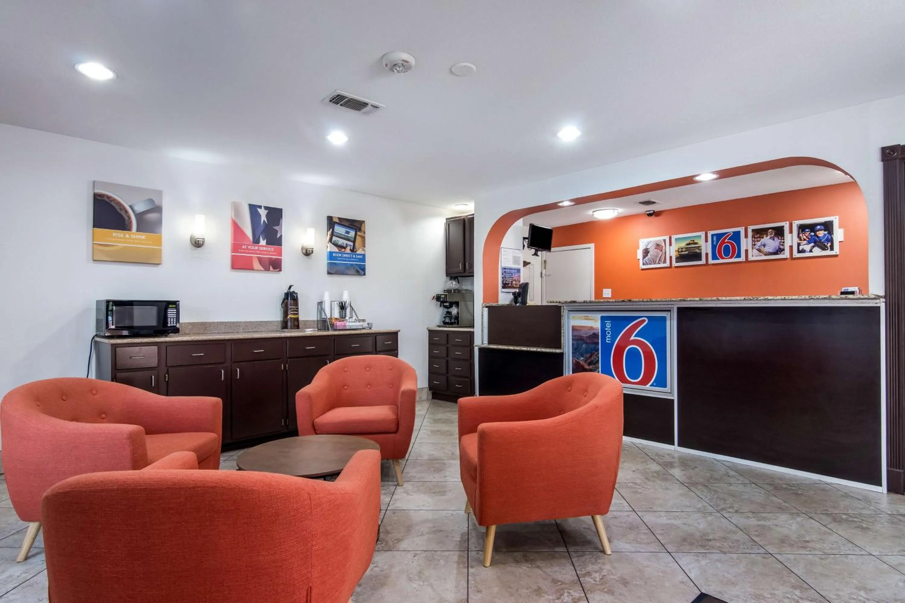 Lobby or reception in Motel 6-Marshall, TX