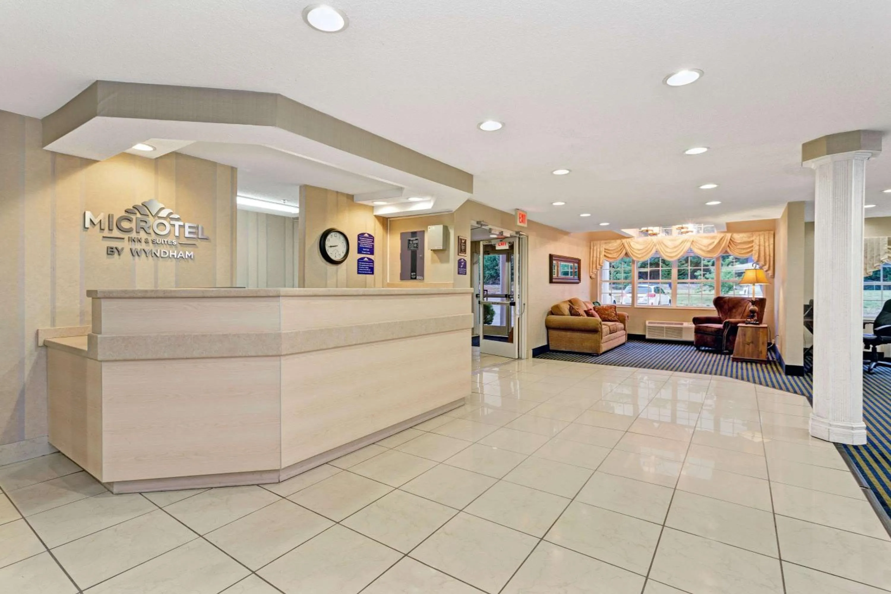 Lobby or reception in Microtel Inn & Suites by Wyndham Florence/Cincinnati Airpo