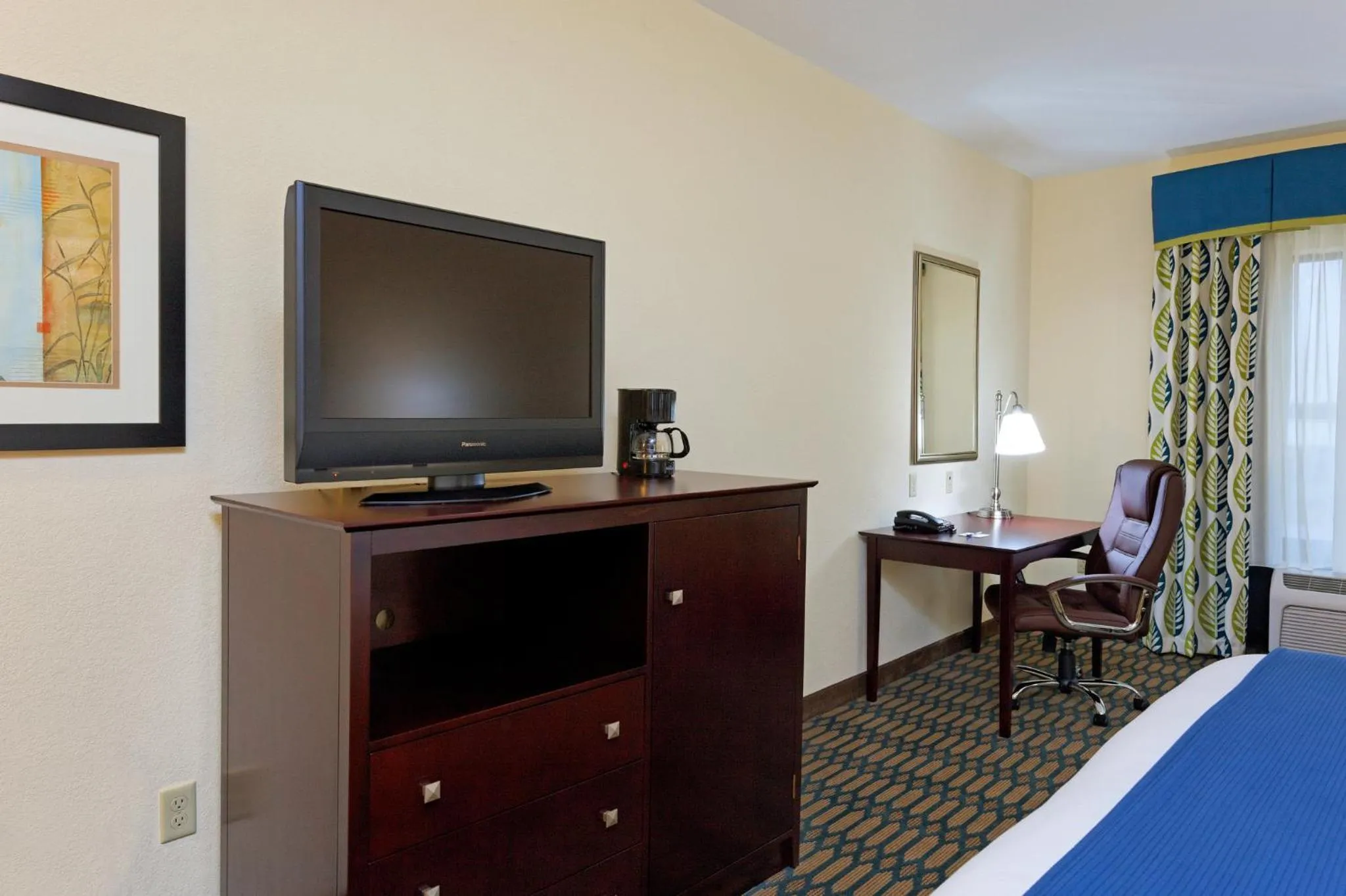 Photo of the whole room, Bed in Holiday Inn Express - Andalusia by IHG